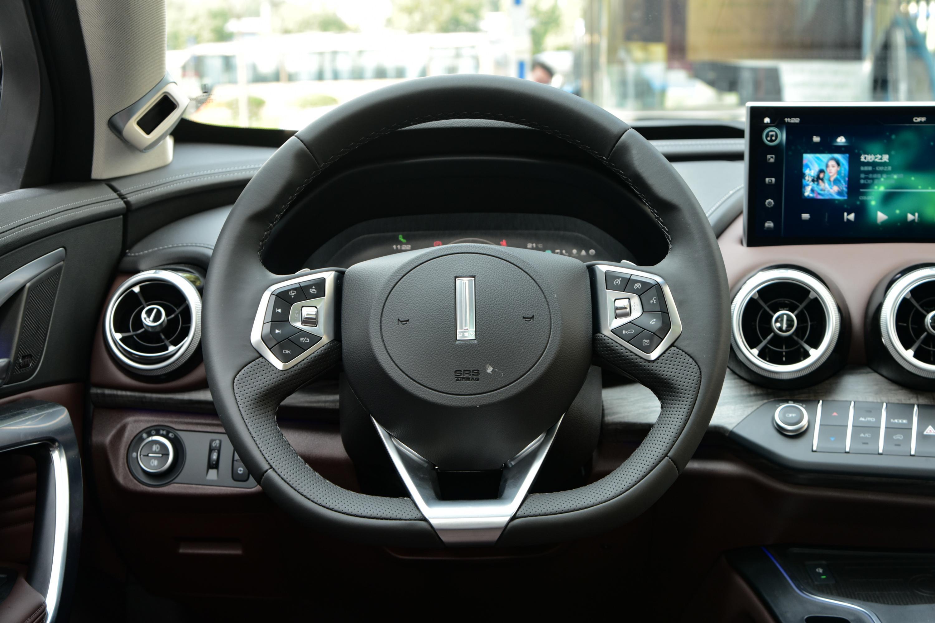 先来看下wey vv7 phev的外观,wey vv7 phev前脸