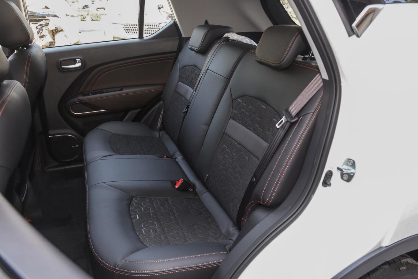 传祺gs3235t 手动 精英版后排座椅