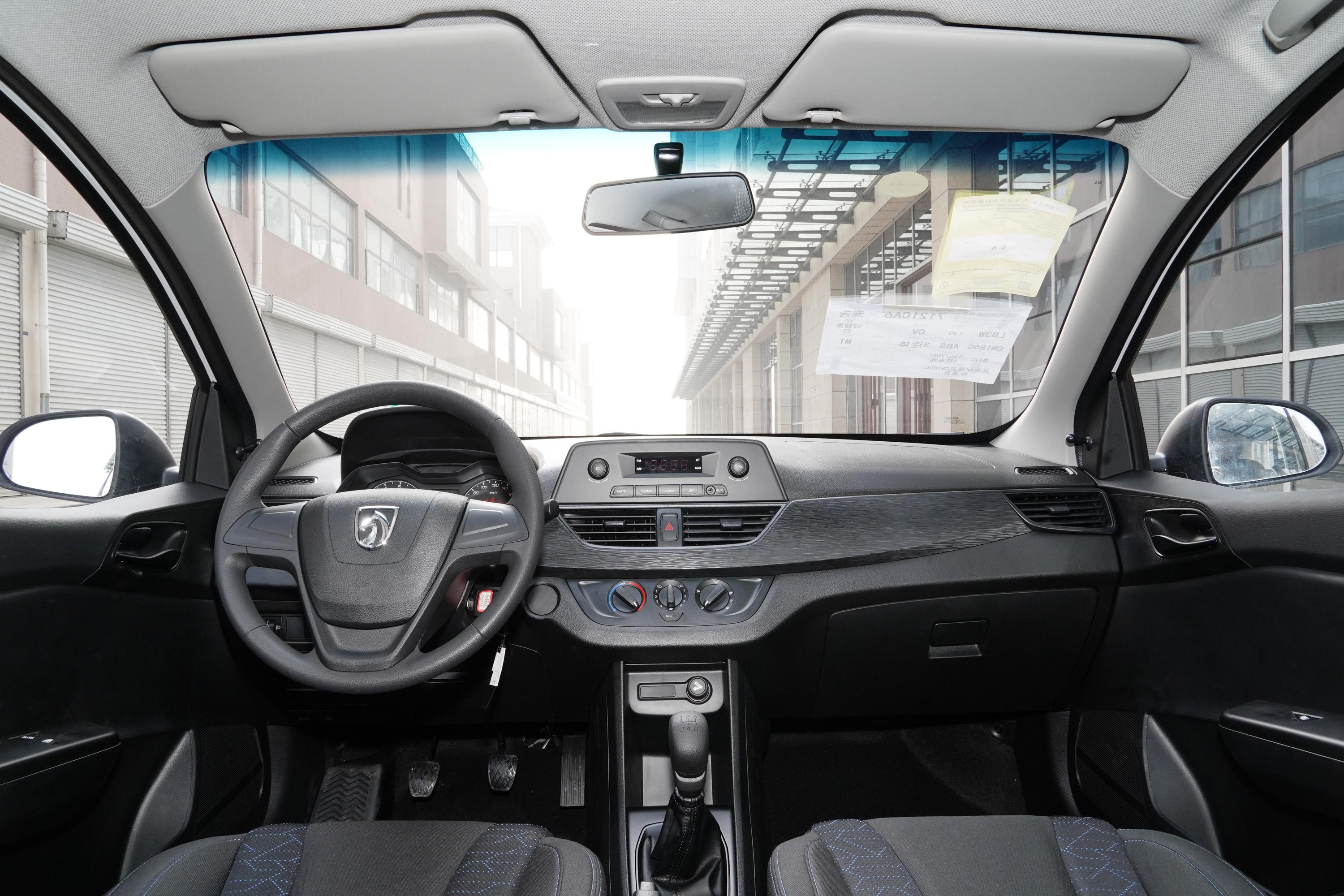 宝骏310内饰_后排_车身