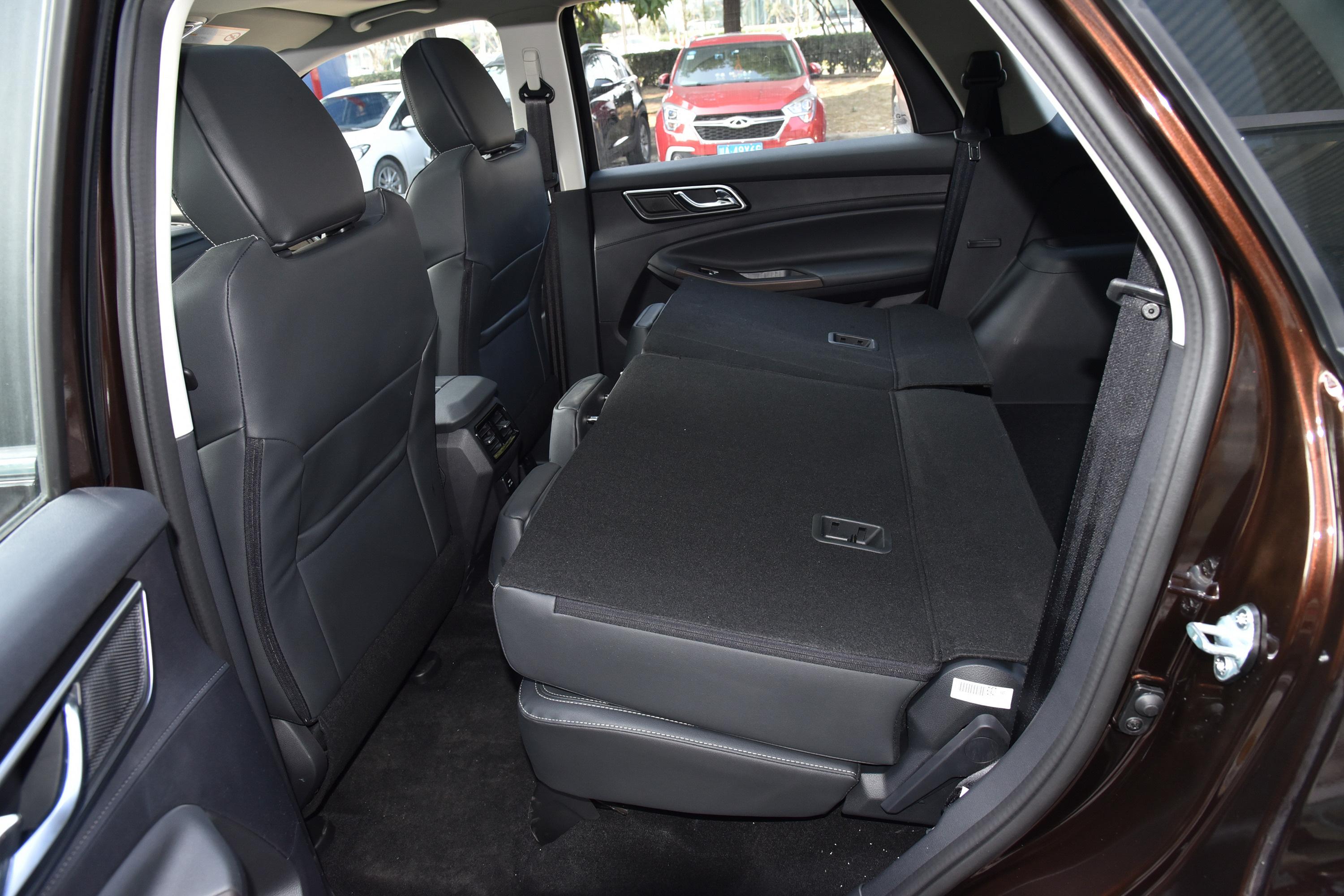 驭胜s350后排空间不错,满足日常出行需求没问题.