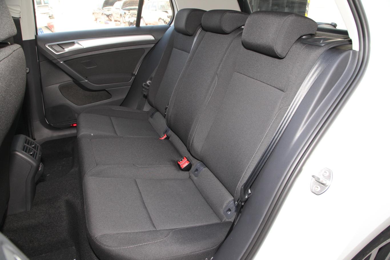 高尔夫200tsi 双离合 舒适型后排座椅