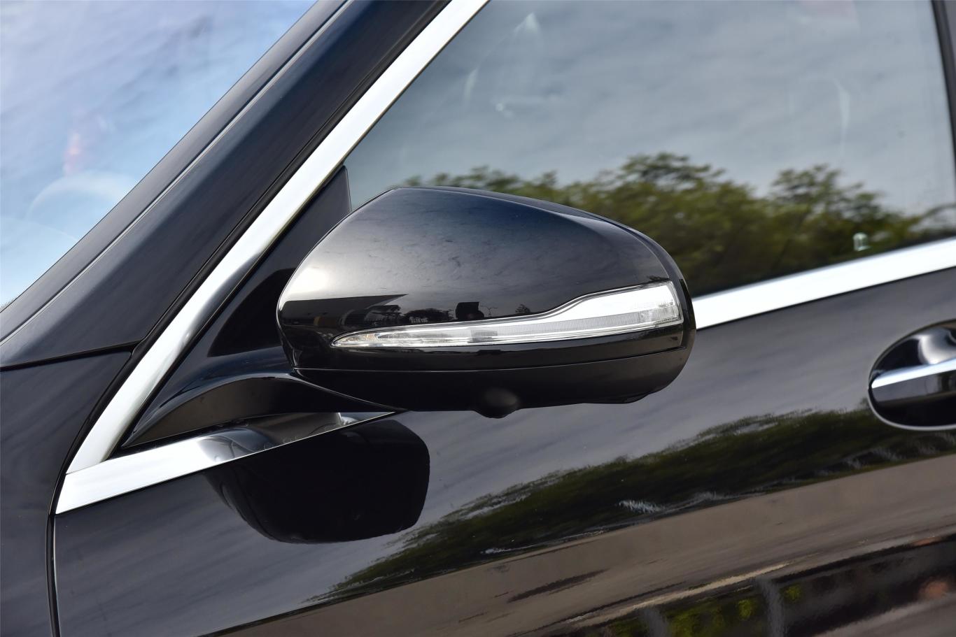 奔驰s级s 500 l 4matic 臻藏版主驾驶后视镜背面