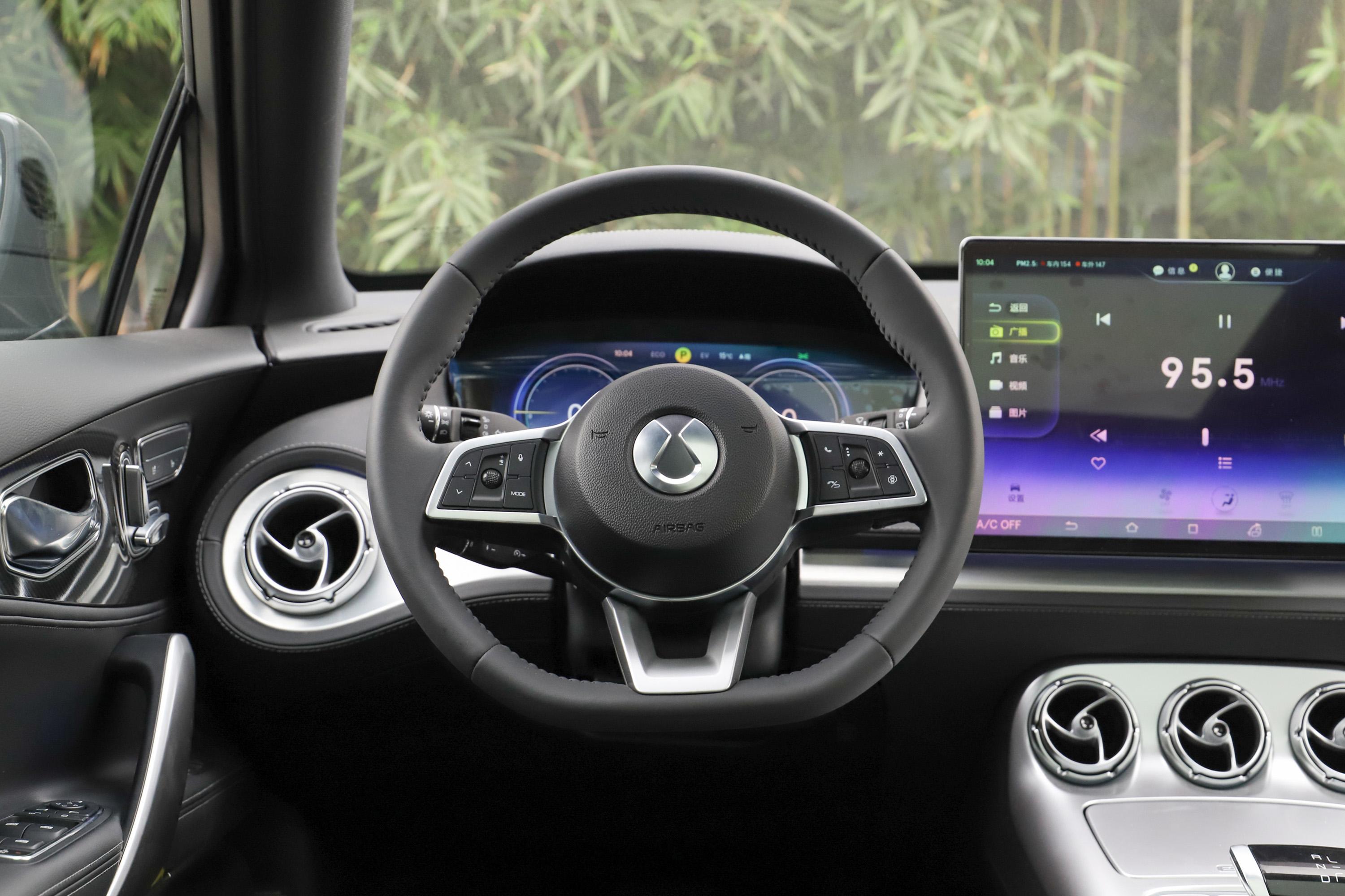 腾势x插电混动车灯座椅气囊