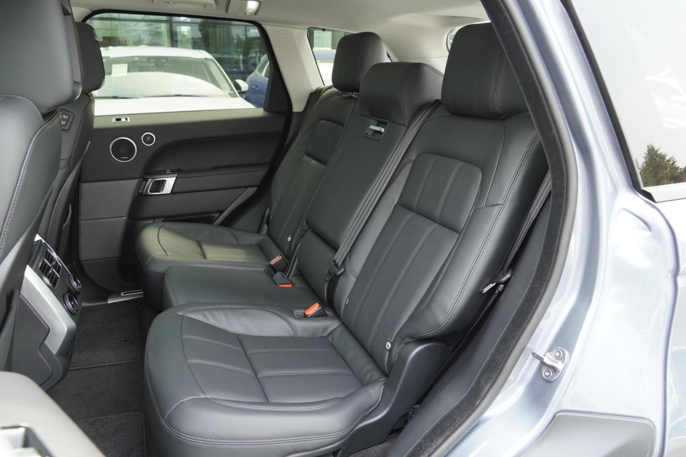 揽胜运动版3.0 l6 hse dynamic空间