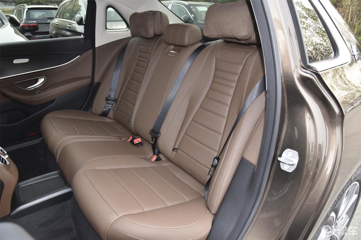 【奔驰e级2020款e 300 l 时尚型 运动轿车后排座椅汽车图片-汽车图片