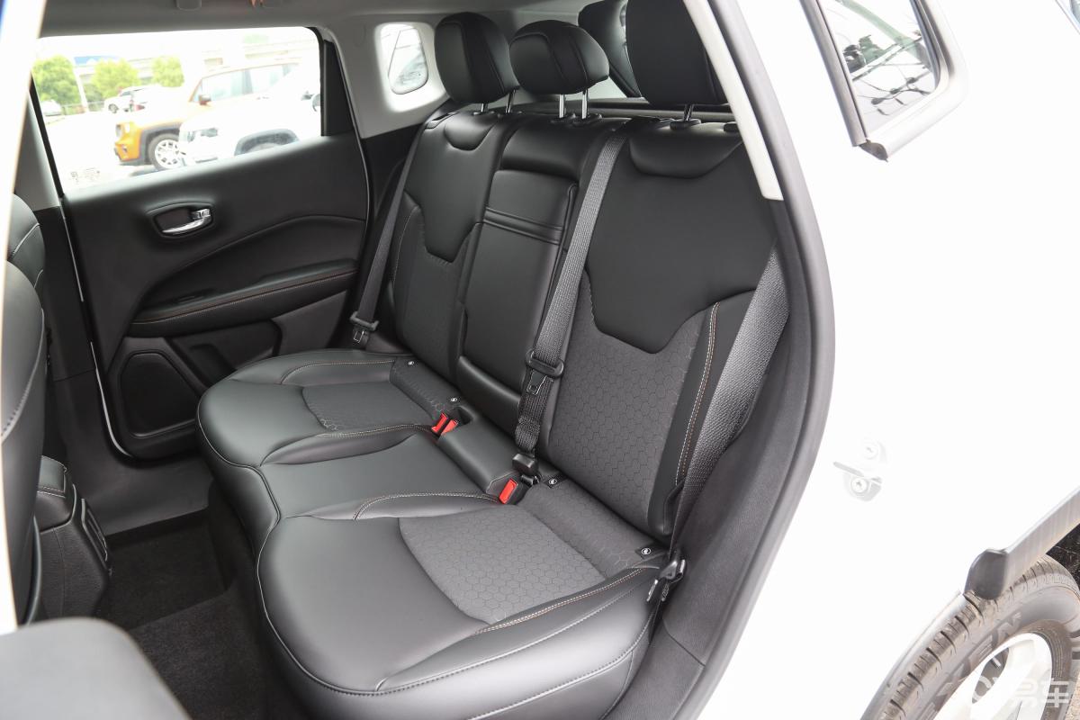 【指南者2020款220t 领先版后排座椅汽车图片-汽车图片大全】-易车