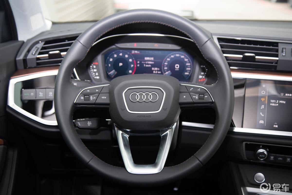 【奥迪q32020款40 tfsi 时尚致雅型方向盘汽车图片-汽车图片大全】