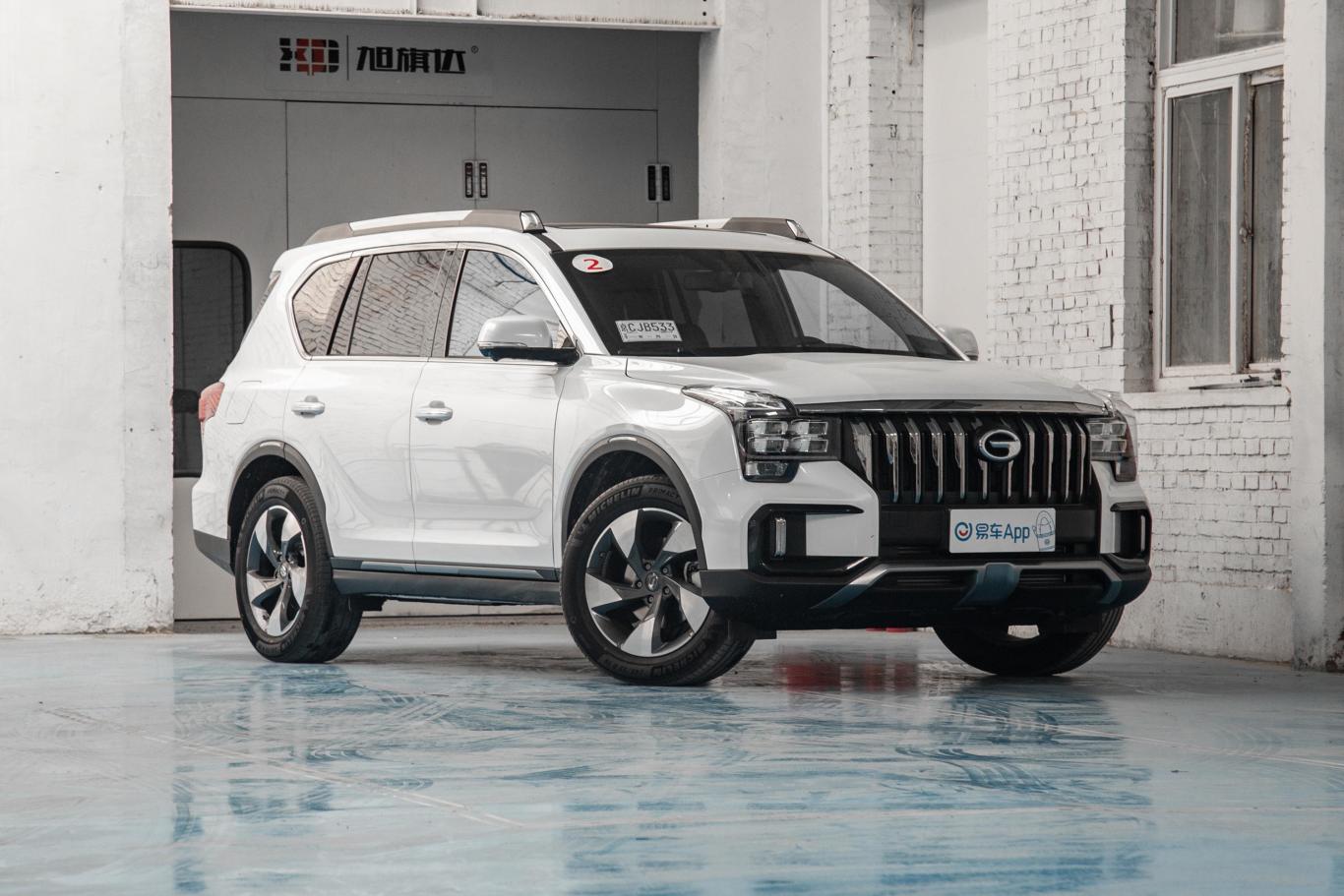 传祺gs8gs8s 390t 两驱 豪华智联版侧前45度车头向右水平