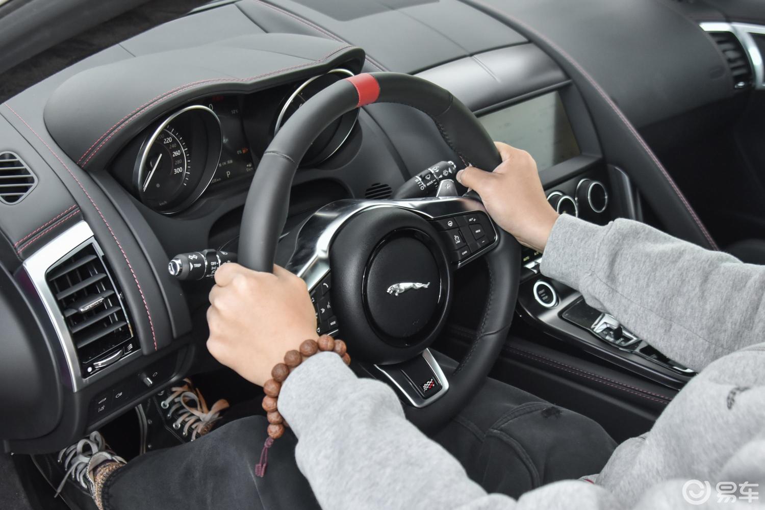 【捷豹f-type2020款2.0t 赛旗版内饰汽车图片-汽车图片大全】-易车