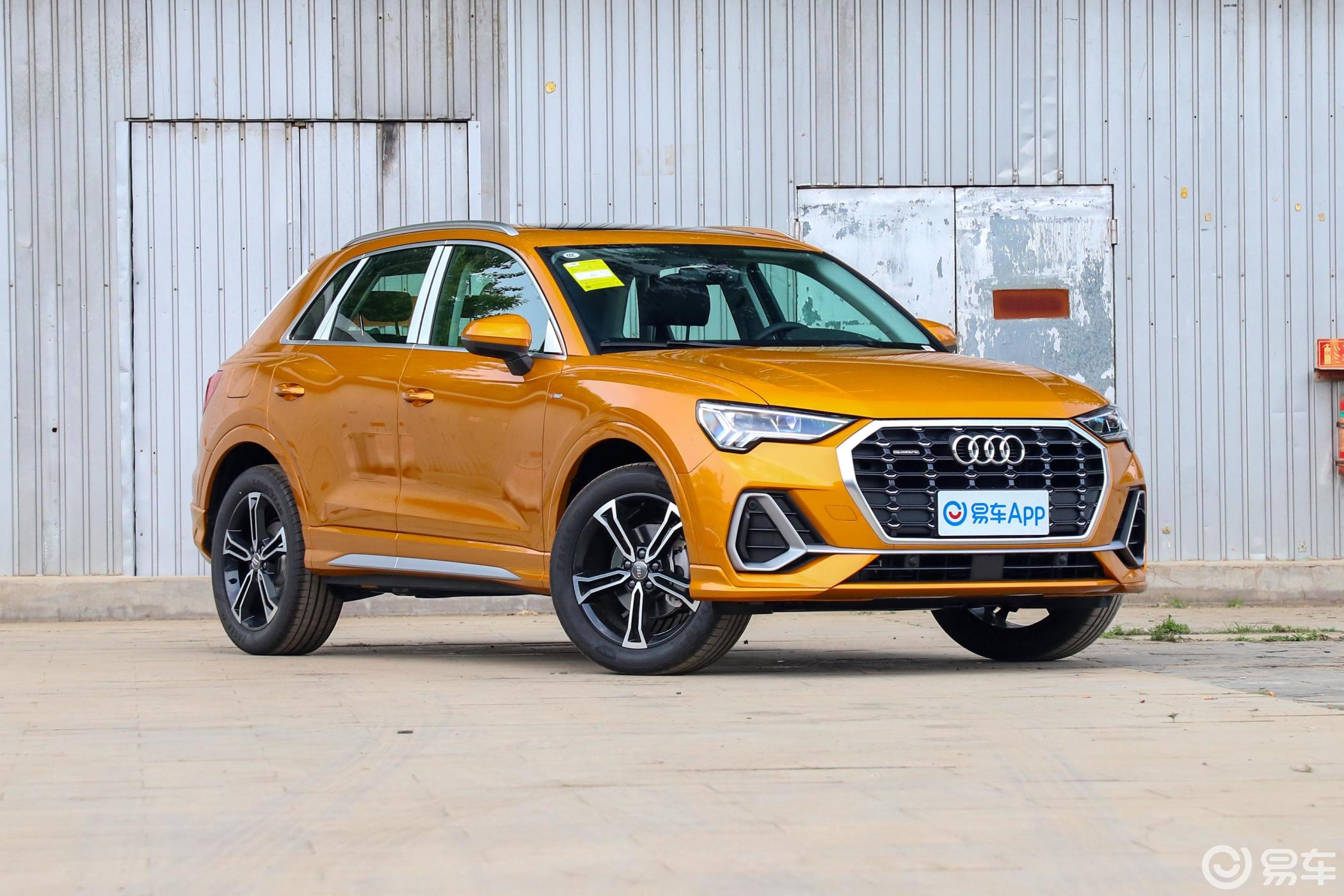 【奥迪q32020款45 tfsi quattro 时尚动感型侧前45度车头向右水平汽车