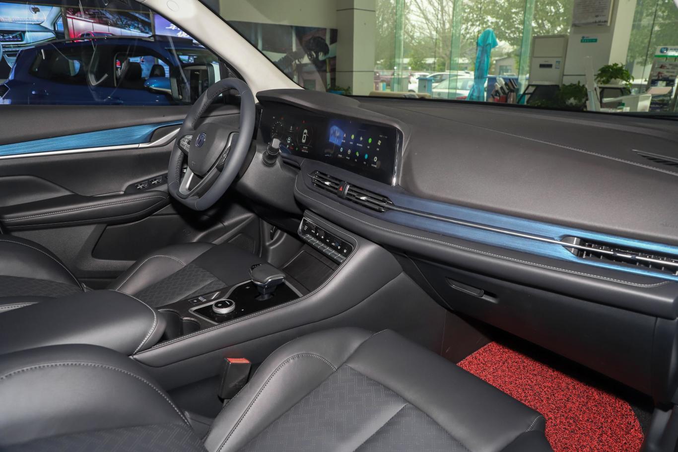 长安cs55纯电版超长续航 智尊版内饰全景副驾驶员方向