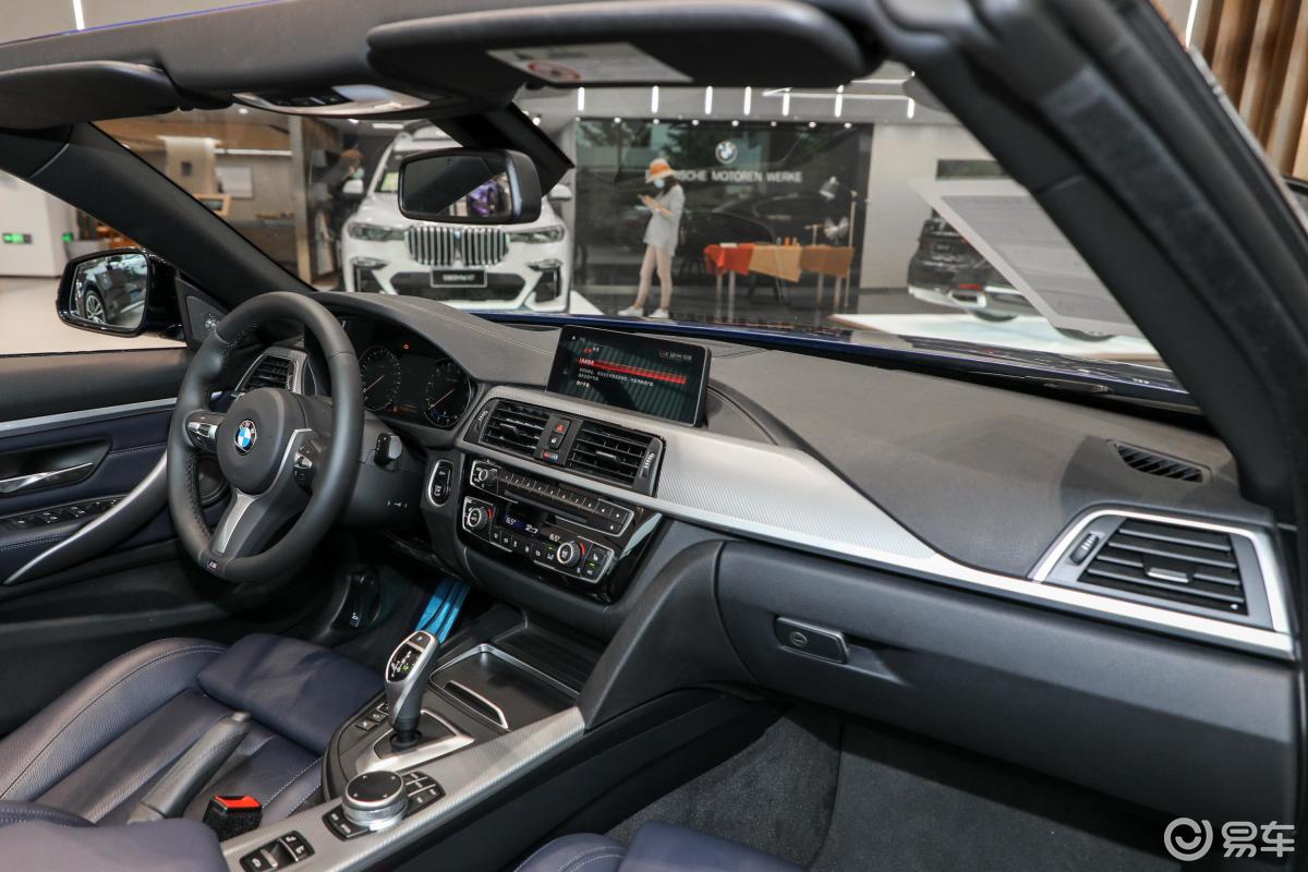 【宝马4系2019款敞篷轿跑车 430i m运动曜夜版内饰全景副驾驶员方向