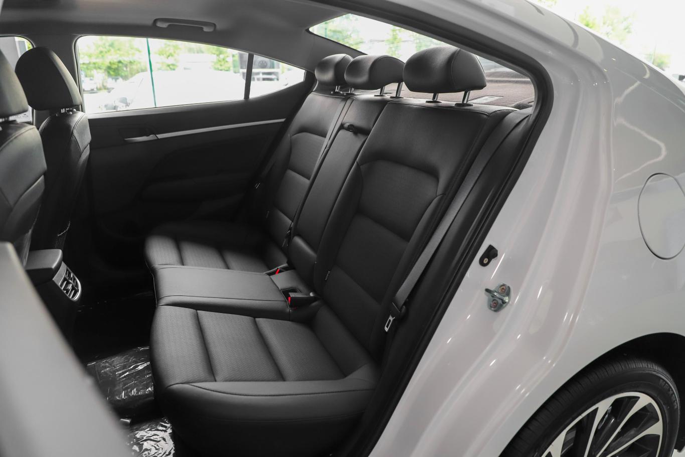 领动1.5l cvt 智炫·豪华型后排座椅