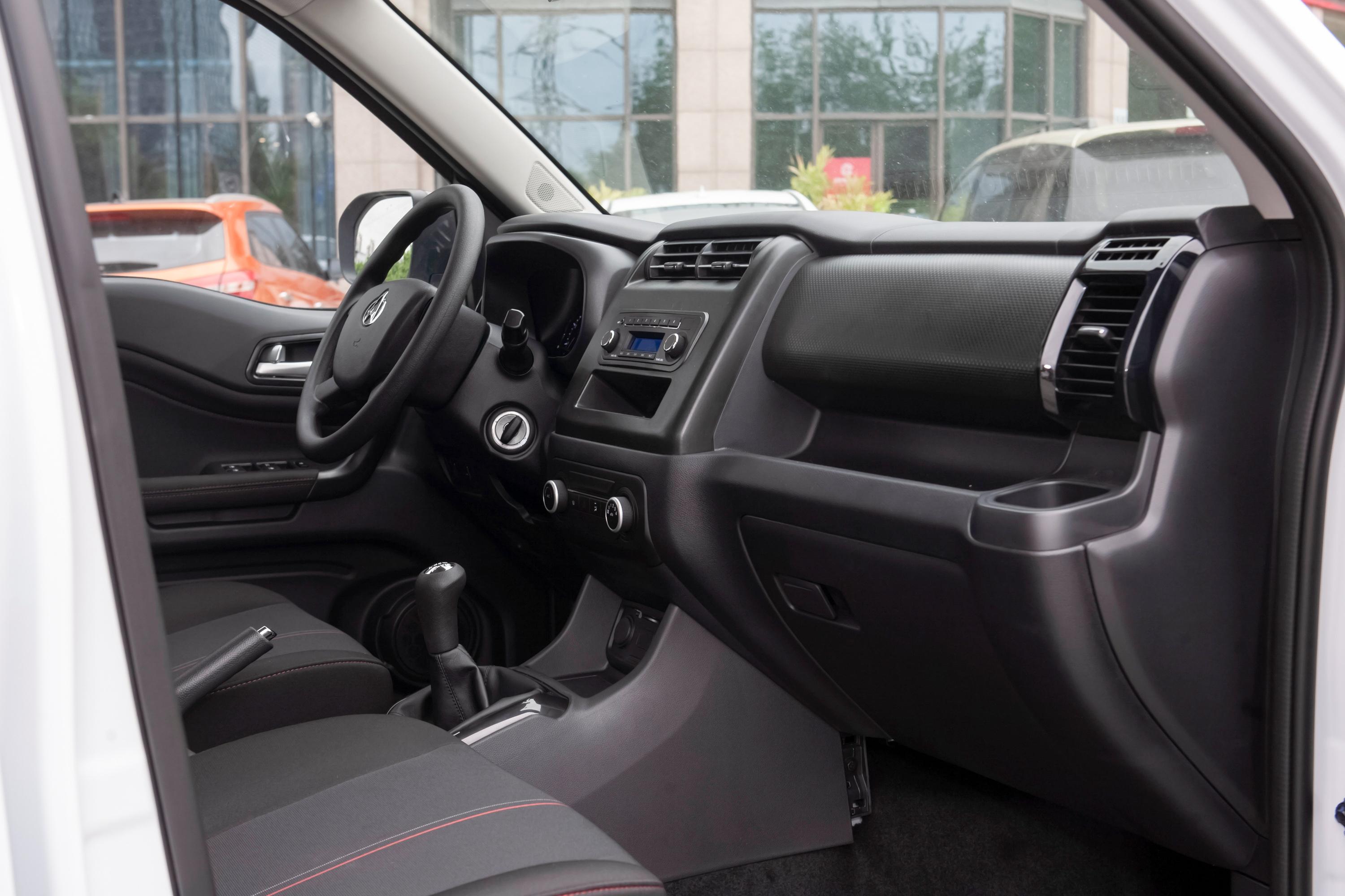 长安欧尚x70a内饰后排前脸