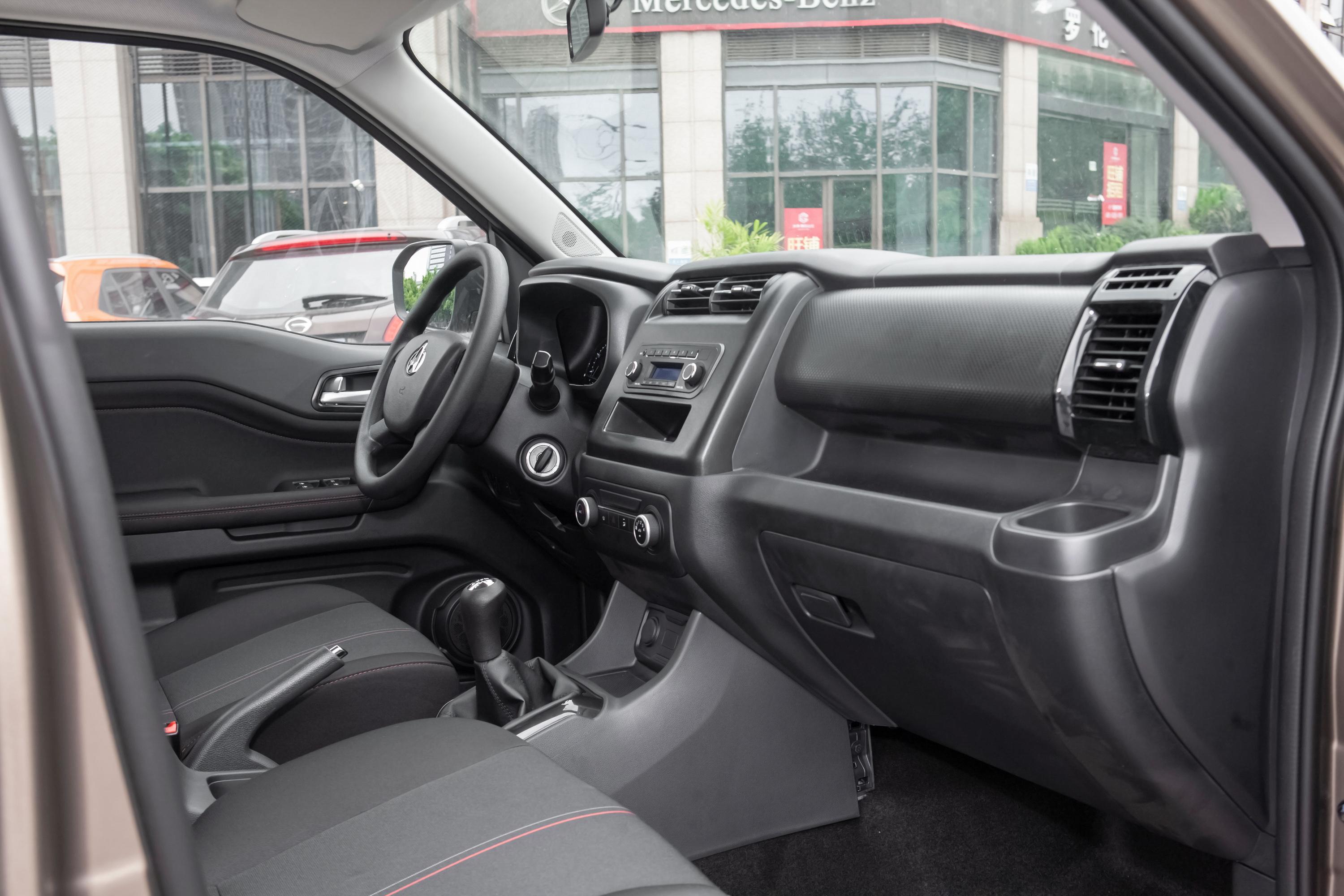 长安欧尚x70a内饰-轴距-发动机-易车