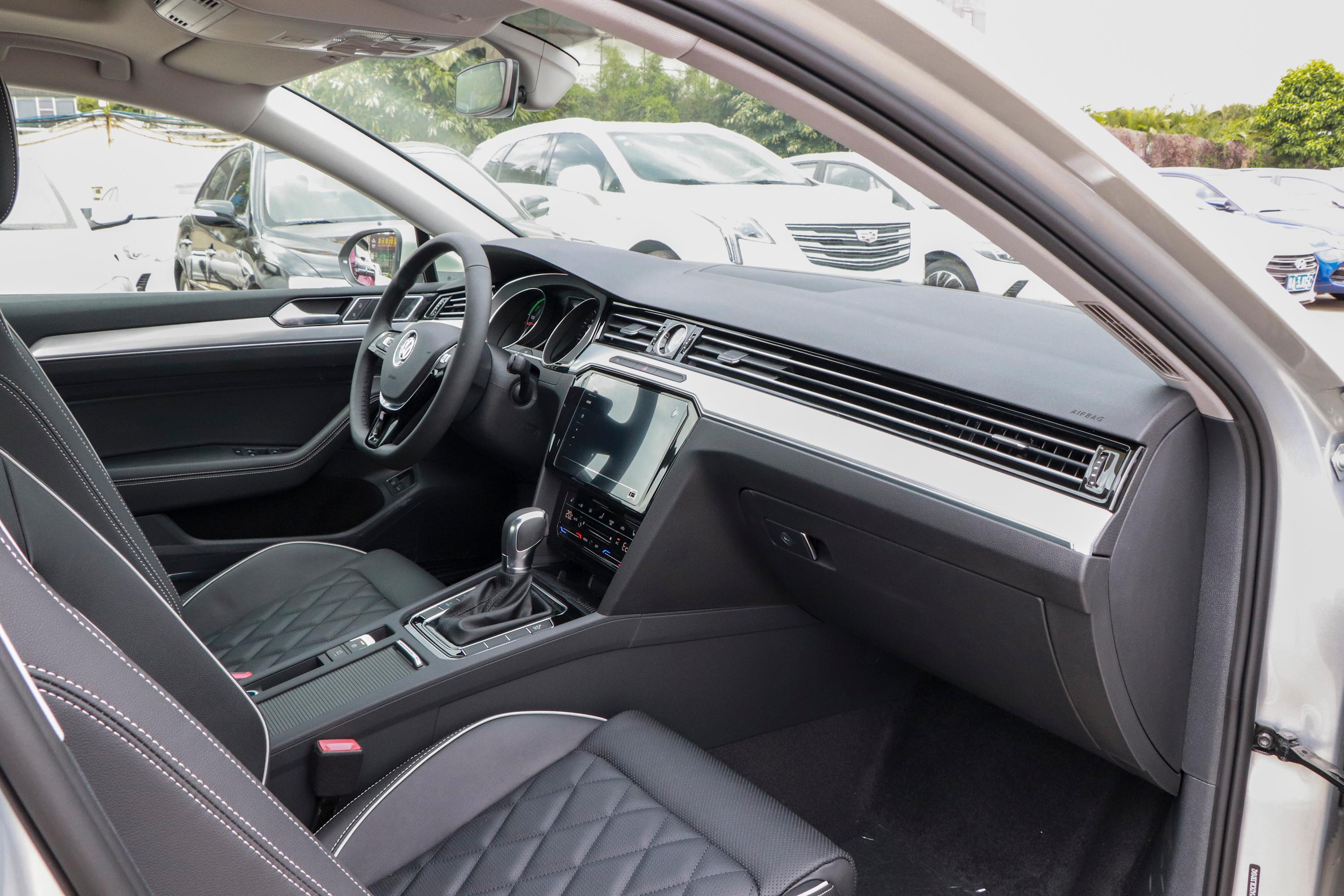 迈腾gte插电混动车尾座椅气囊