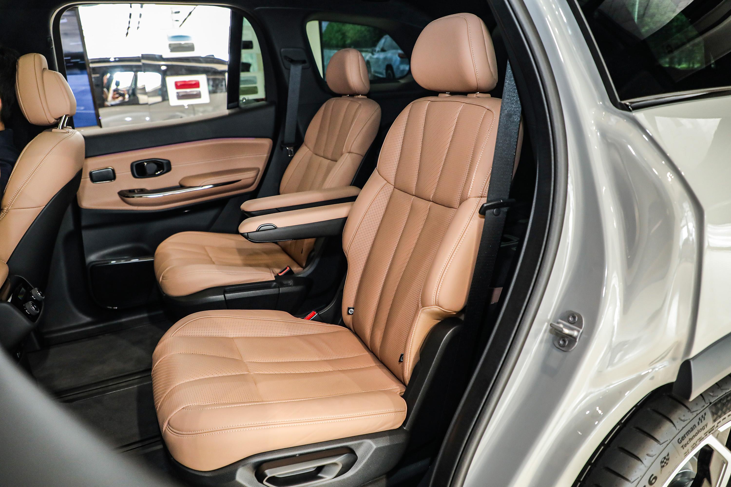 蔚来es8内饰-后排-雷达-易车