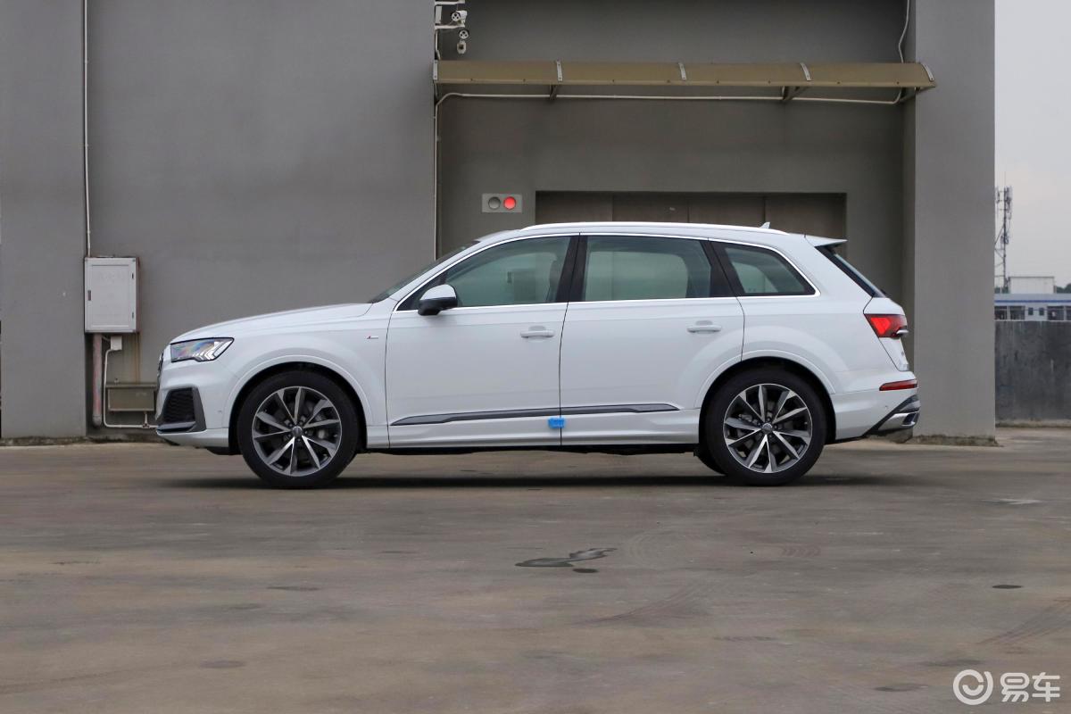 奥迪 奥迪q7  2020款  2022款  2021款  2020款  2019款  2018款