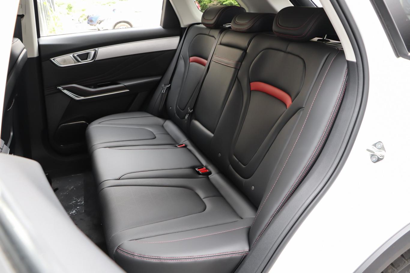 奔腾t9920td 手自一体 运动豪华型后排座椅