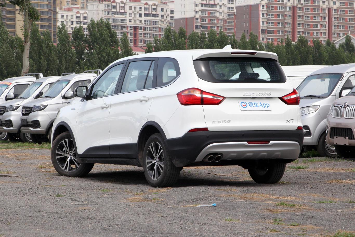 swm斯威x72.0l 手动 冠军版 7座侧后45度车头向左水平