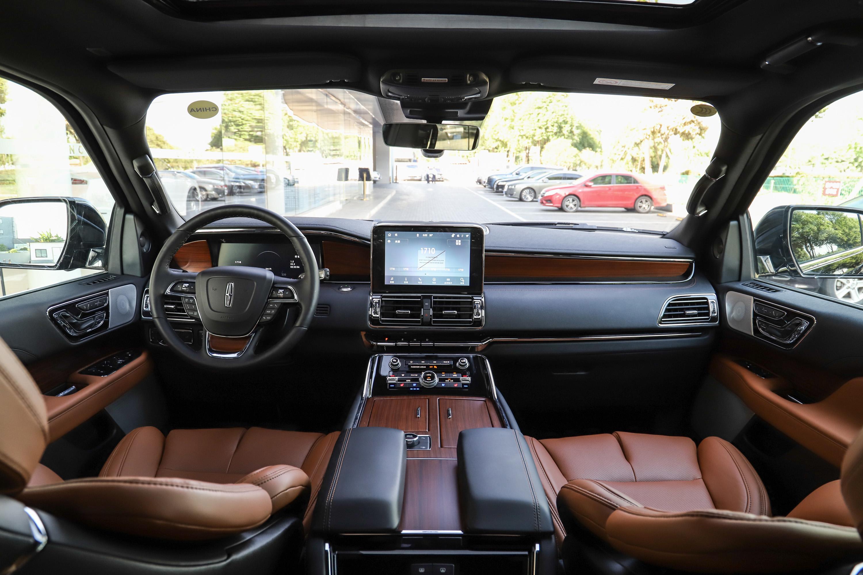 领航员内饰-后排-动力-易车