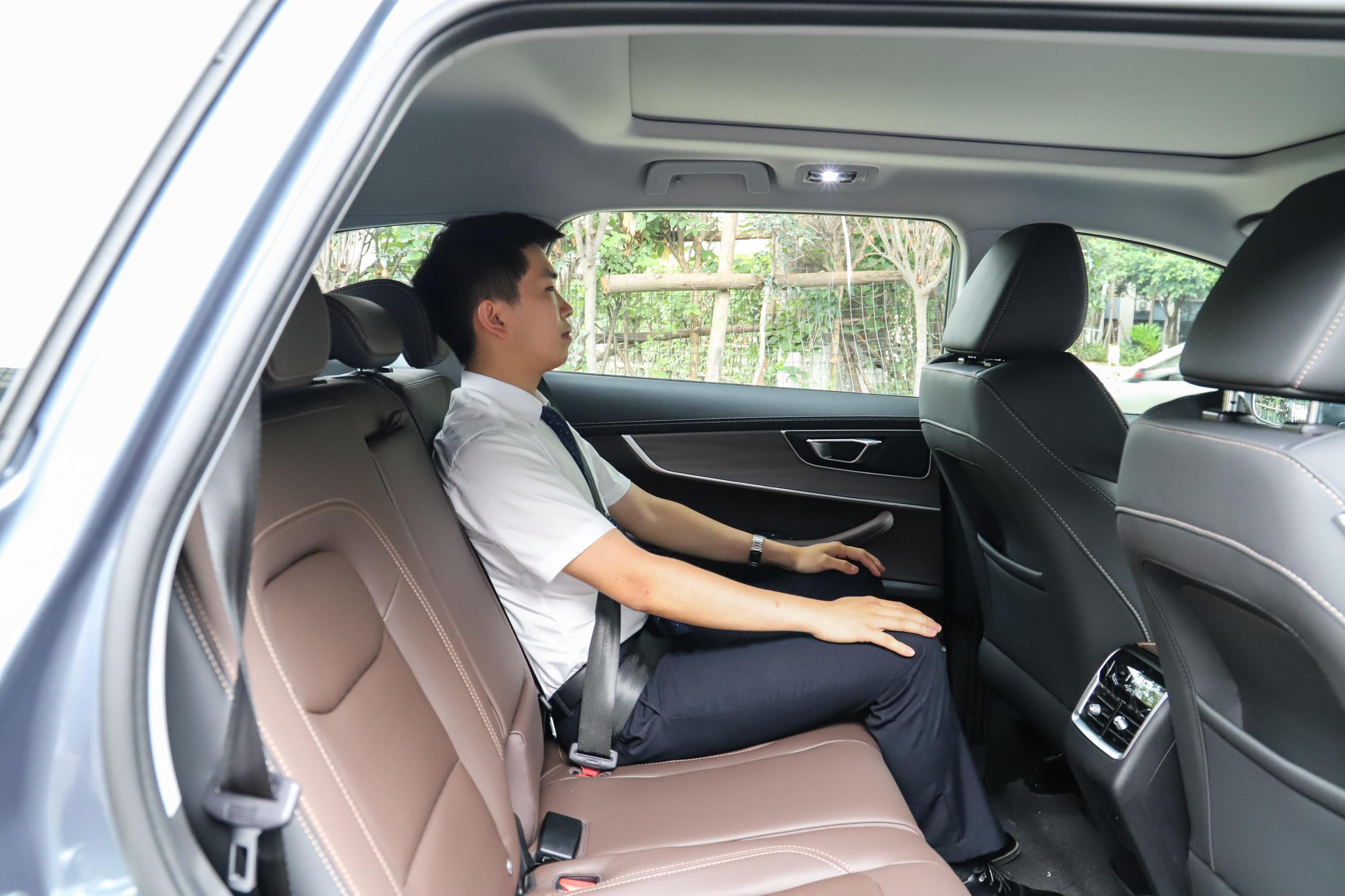 瑞虎8档次_后排_配置