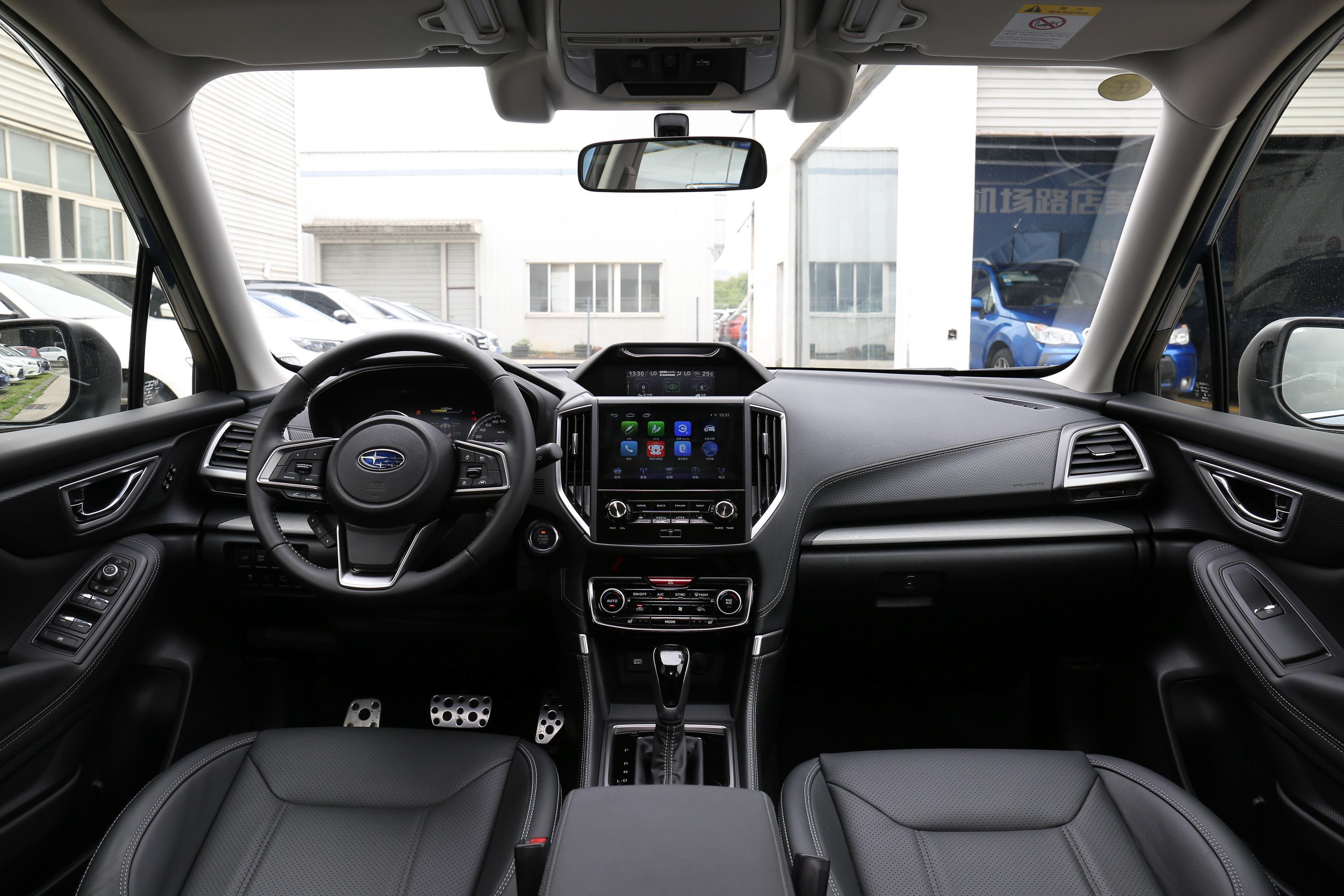 进入这款车的内饰部分之后,4640毫米的车长与2670毫米的轴距赋予这款