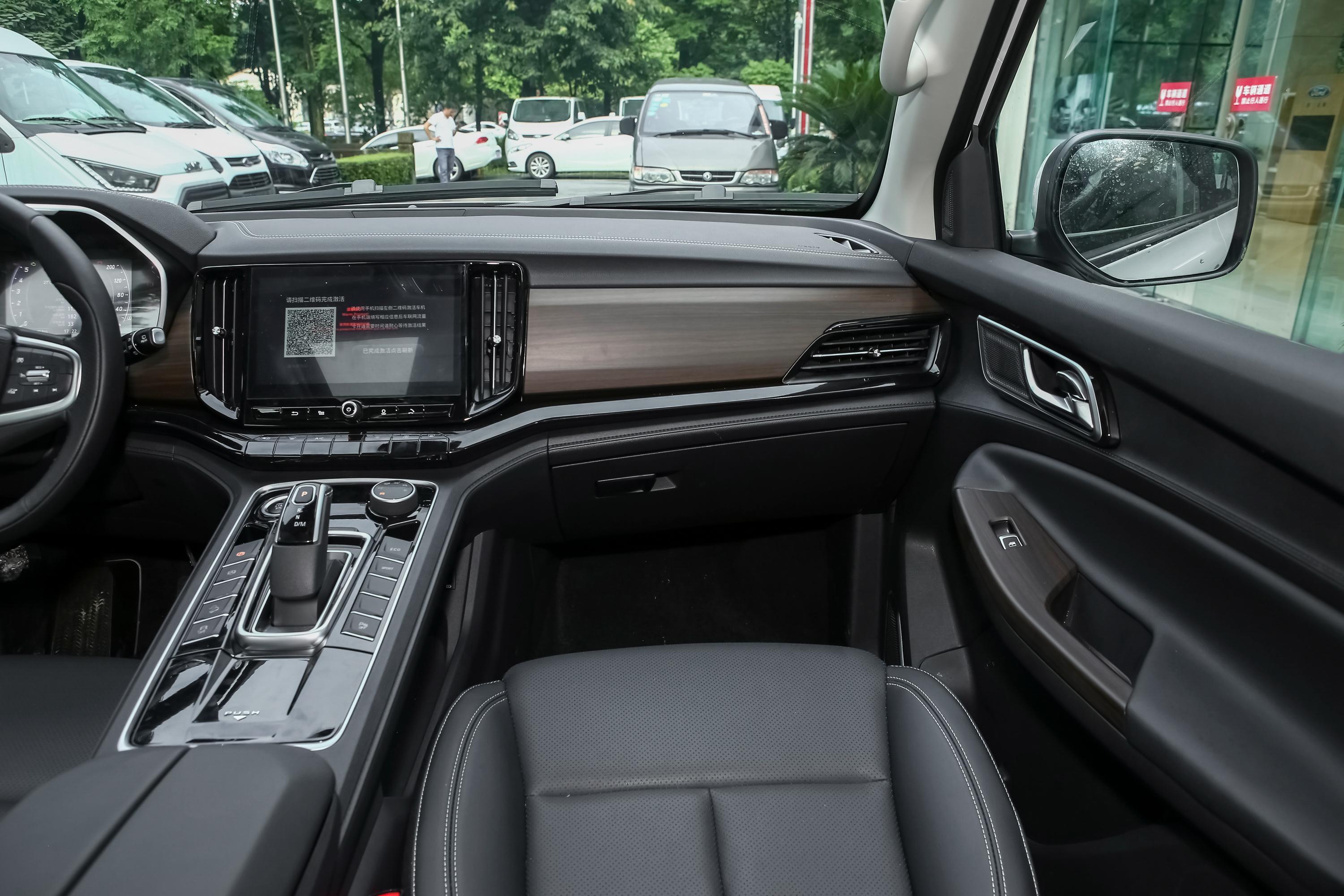 驭胜s350性价比车身内饰