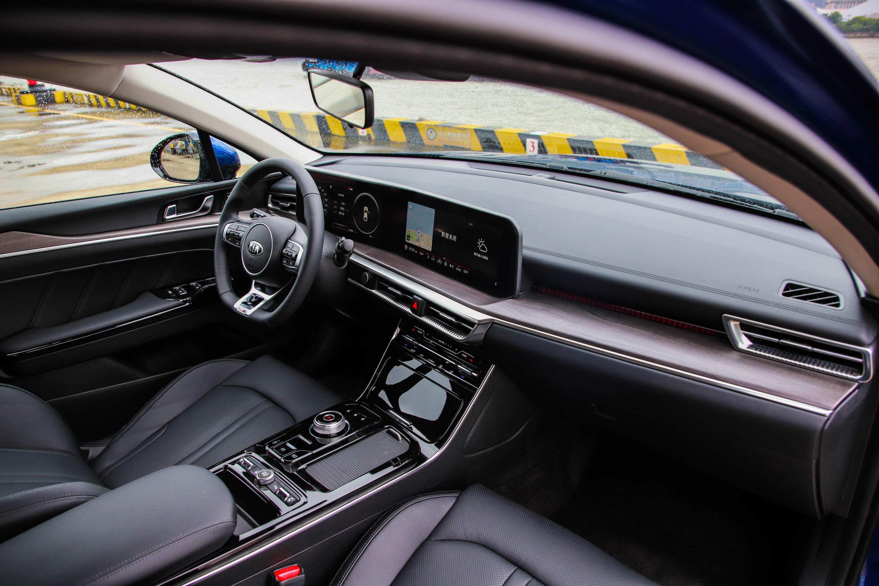 k5凯酷内饰-后排-发动机-易车