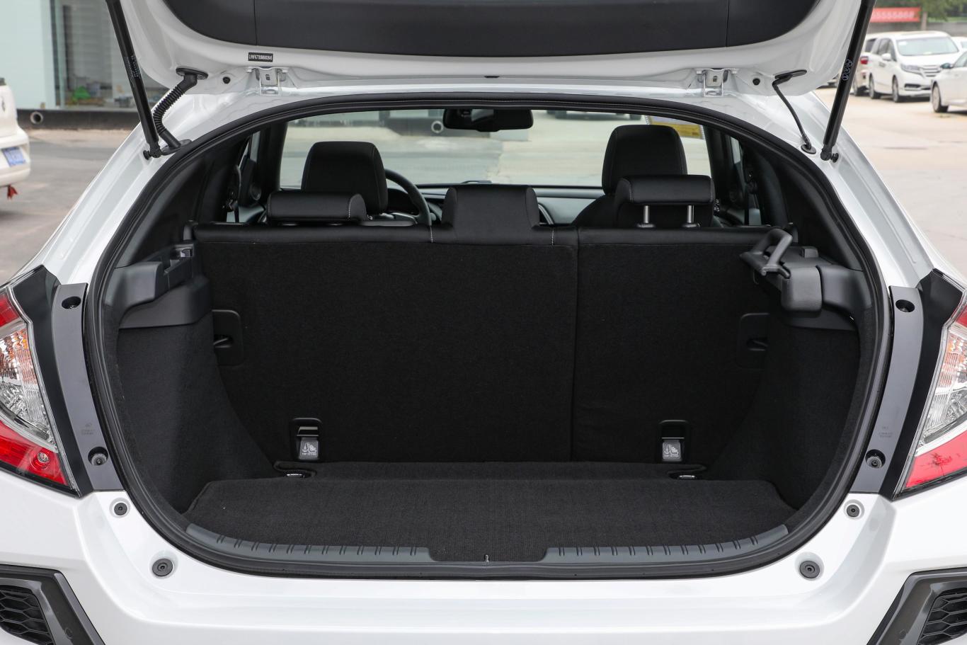 思域hatchback 220turbo 手动 驾趣控后备厢空间特写