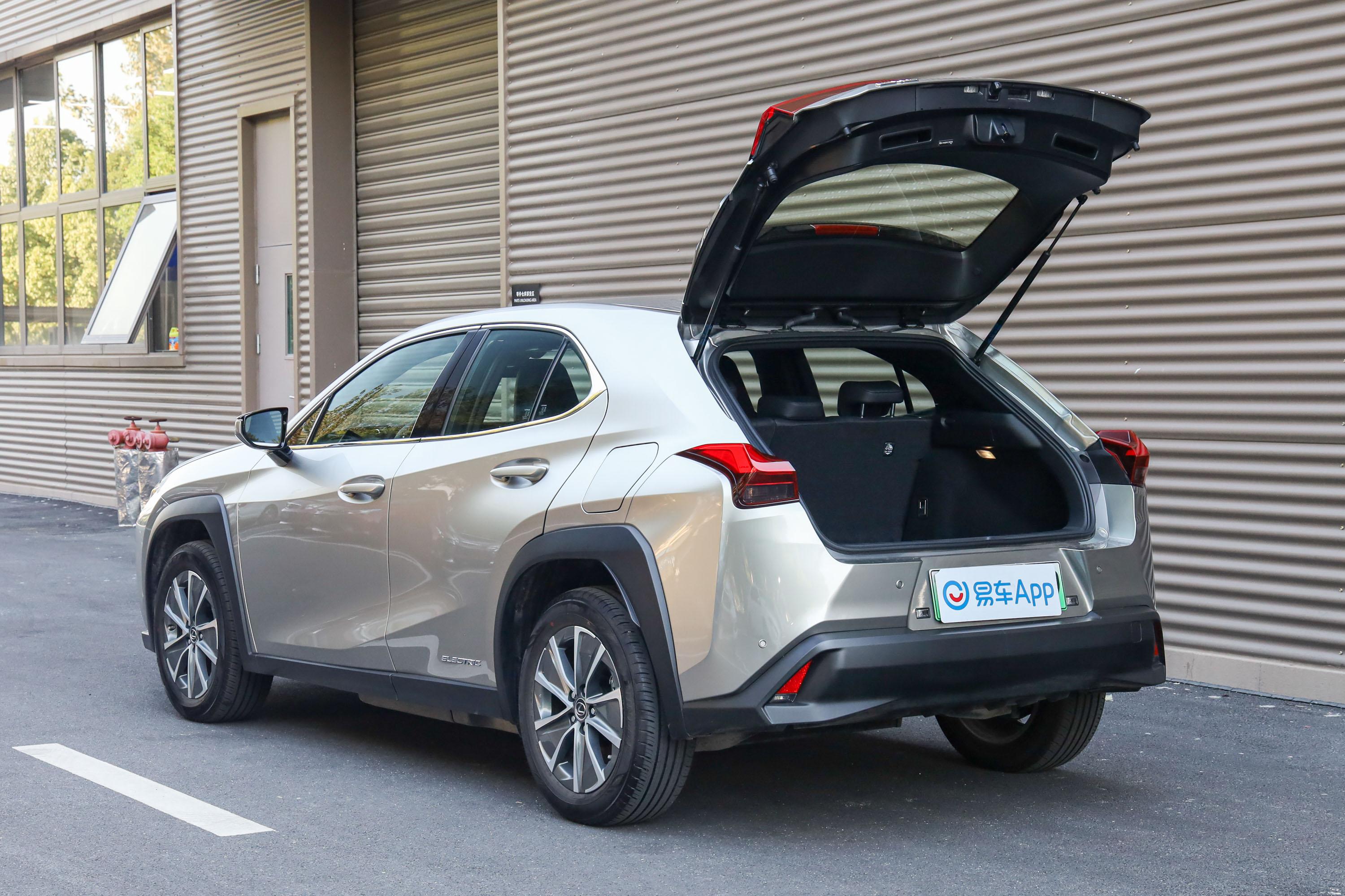 雷克萨斯ux纯电动大灯座椅气囊