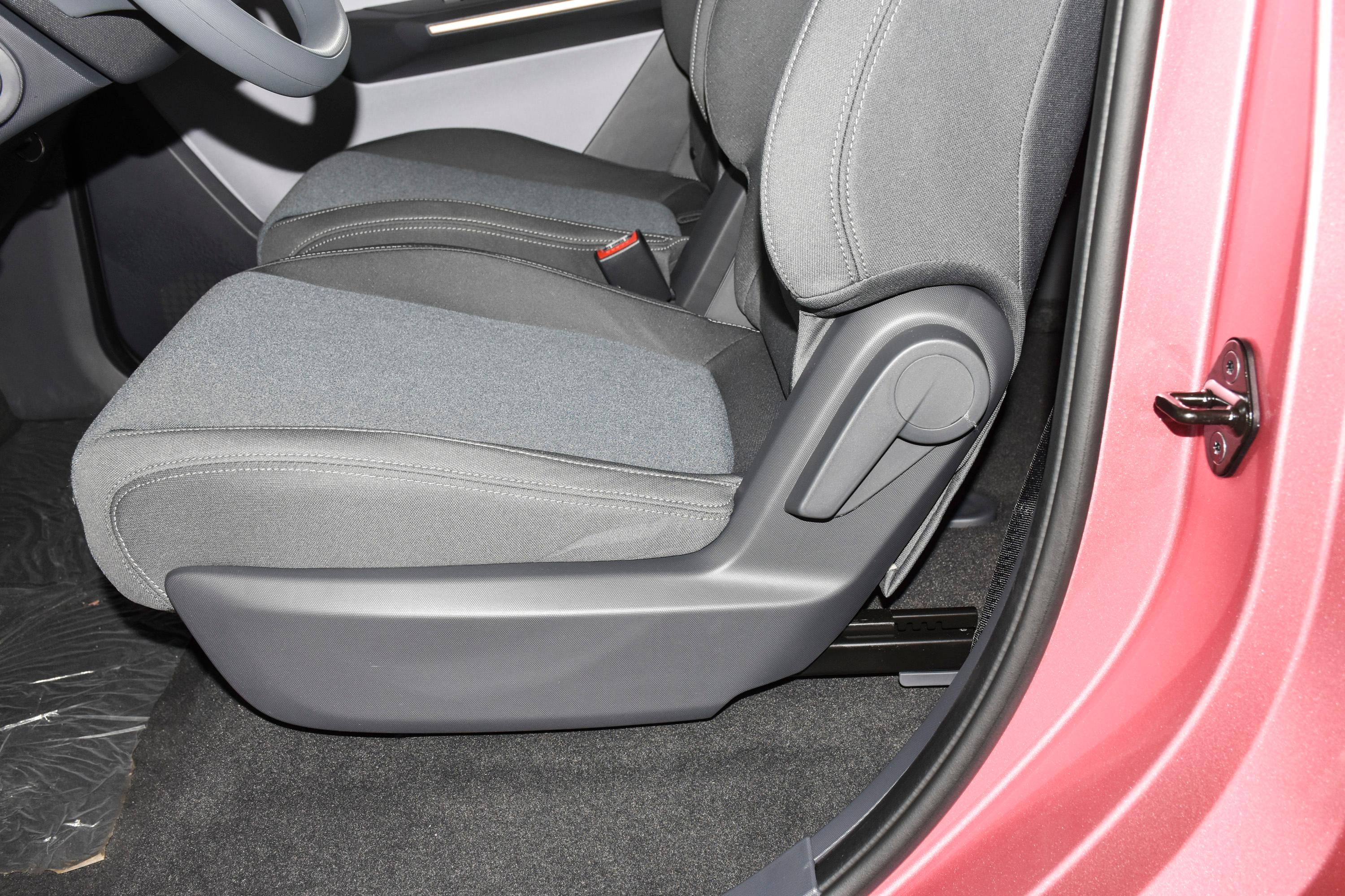 宝骏e200车头-座椅-后排座-易车