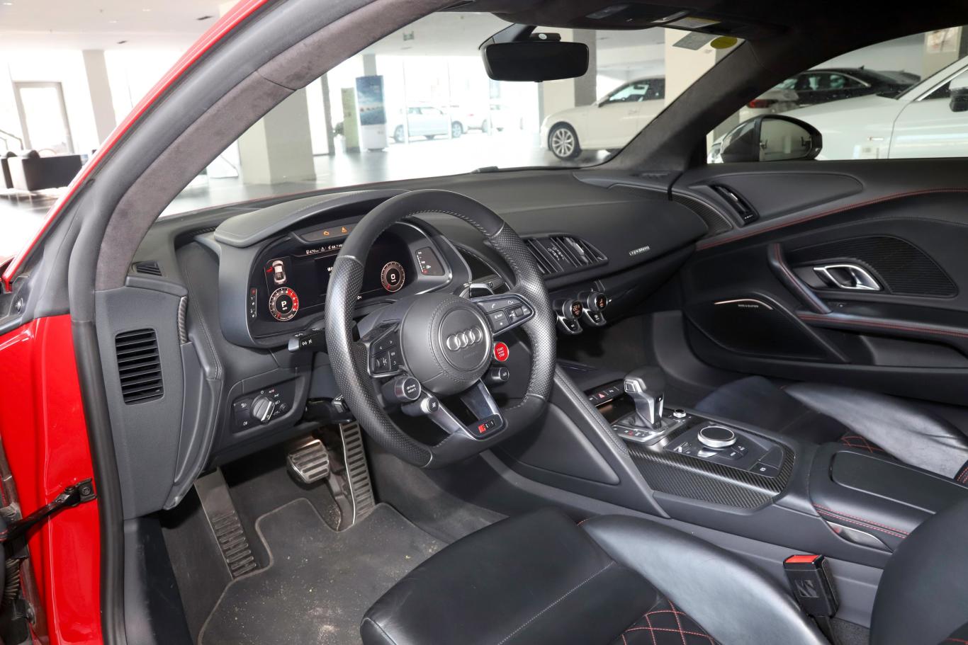 奥迪r8v10 coupe performance内饰全景正拍