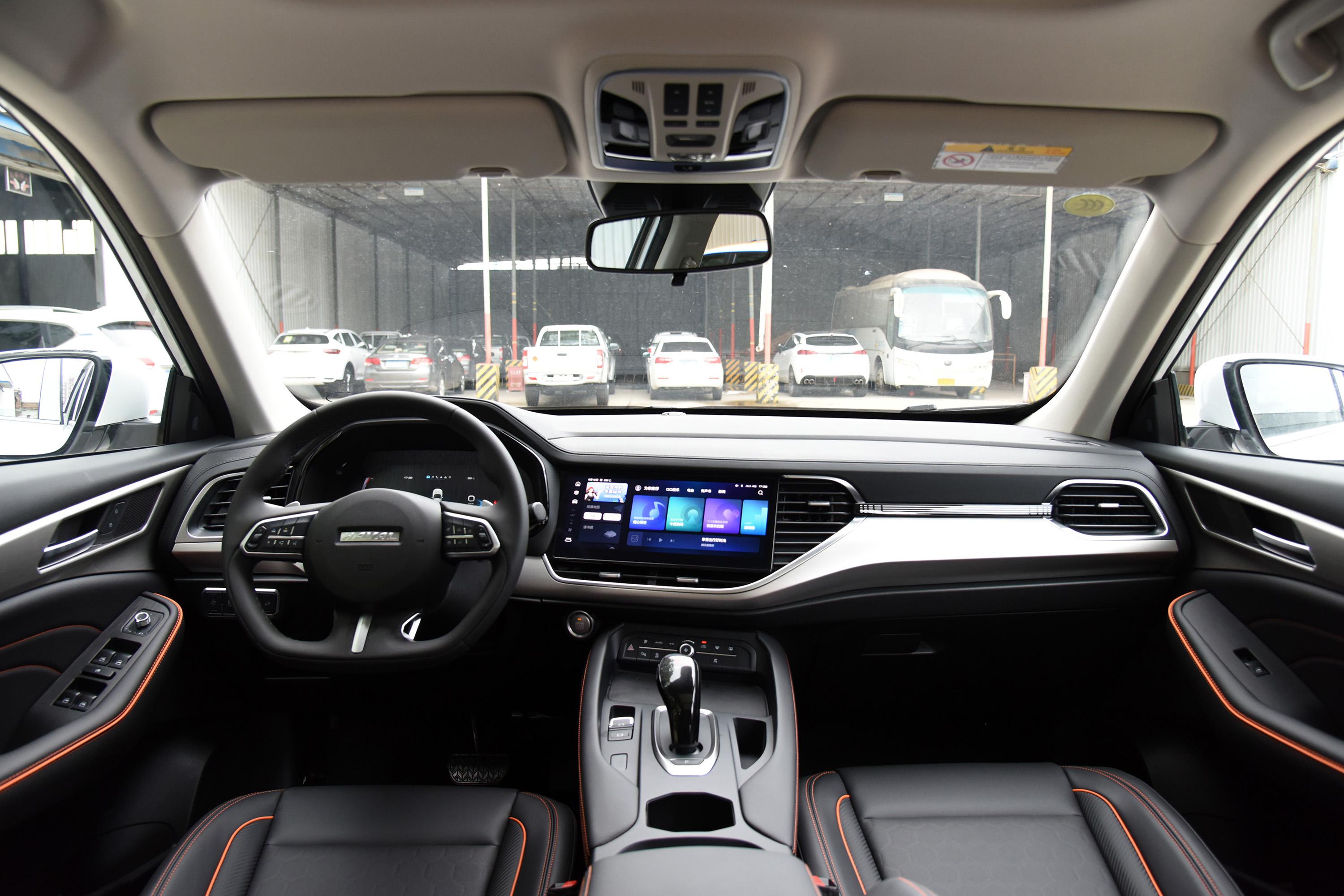 在内饰上,2020款哈弗f7采用太空科技美学设计,不仅配备太空座椅,还