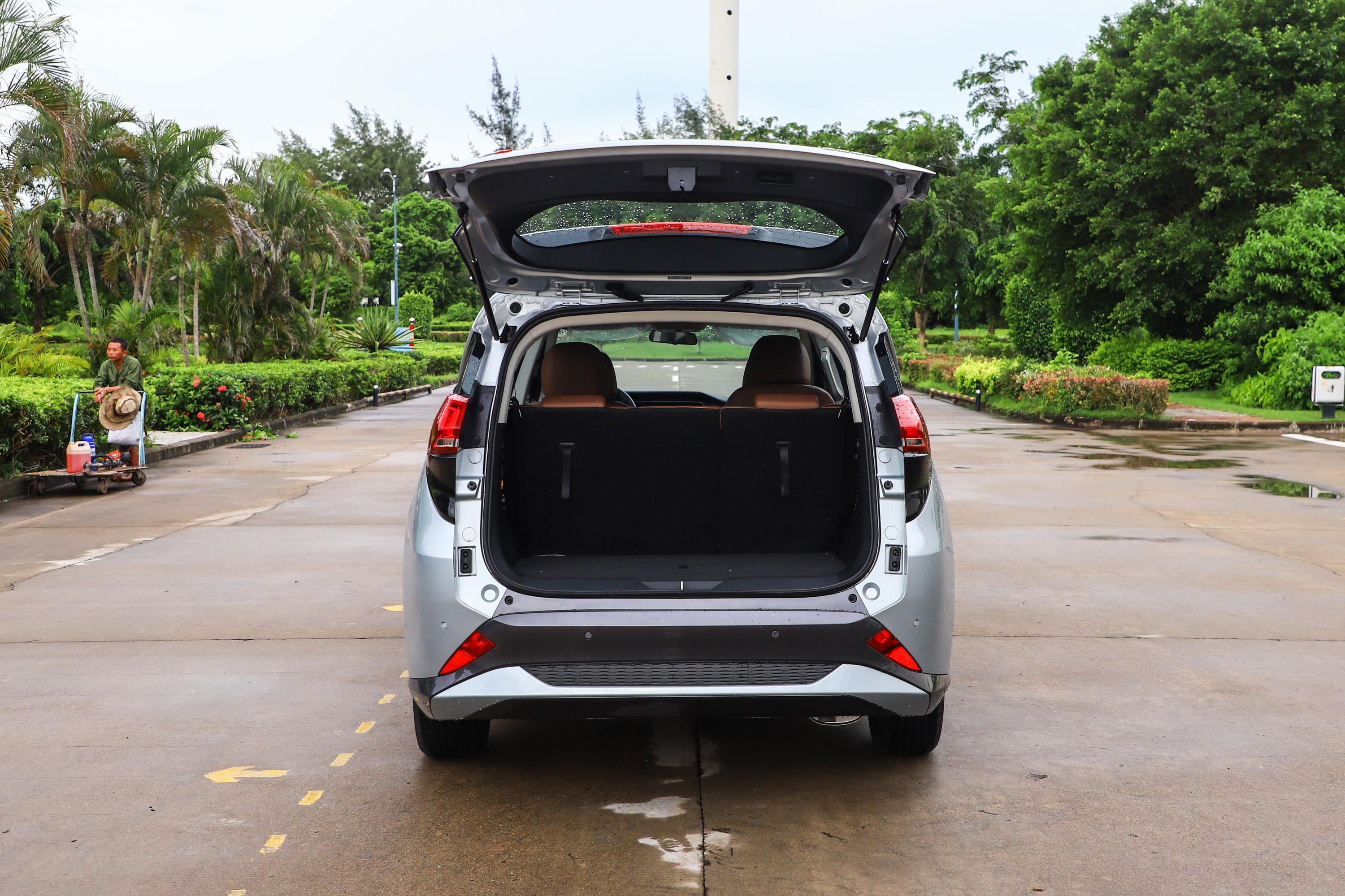 海马7x后排空间表现中规中矩,腿部空间还算富裕,满足日常家用完全没有