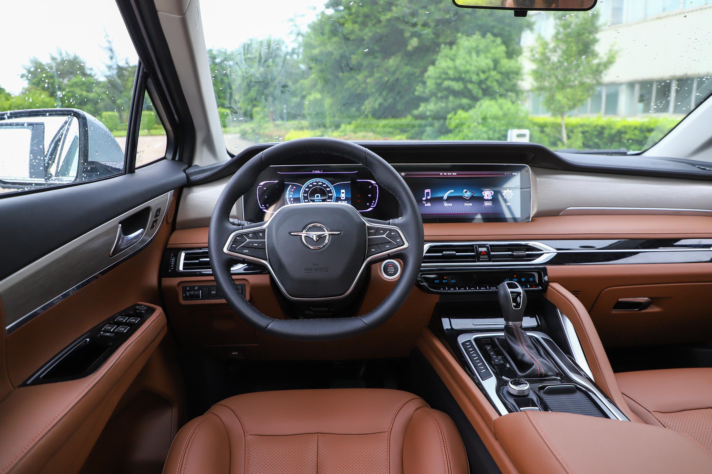 海马7x后排空间表现中规中矩,腿部空间还算富裕,满足日常家用完全没有