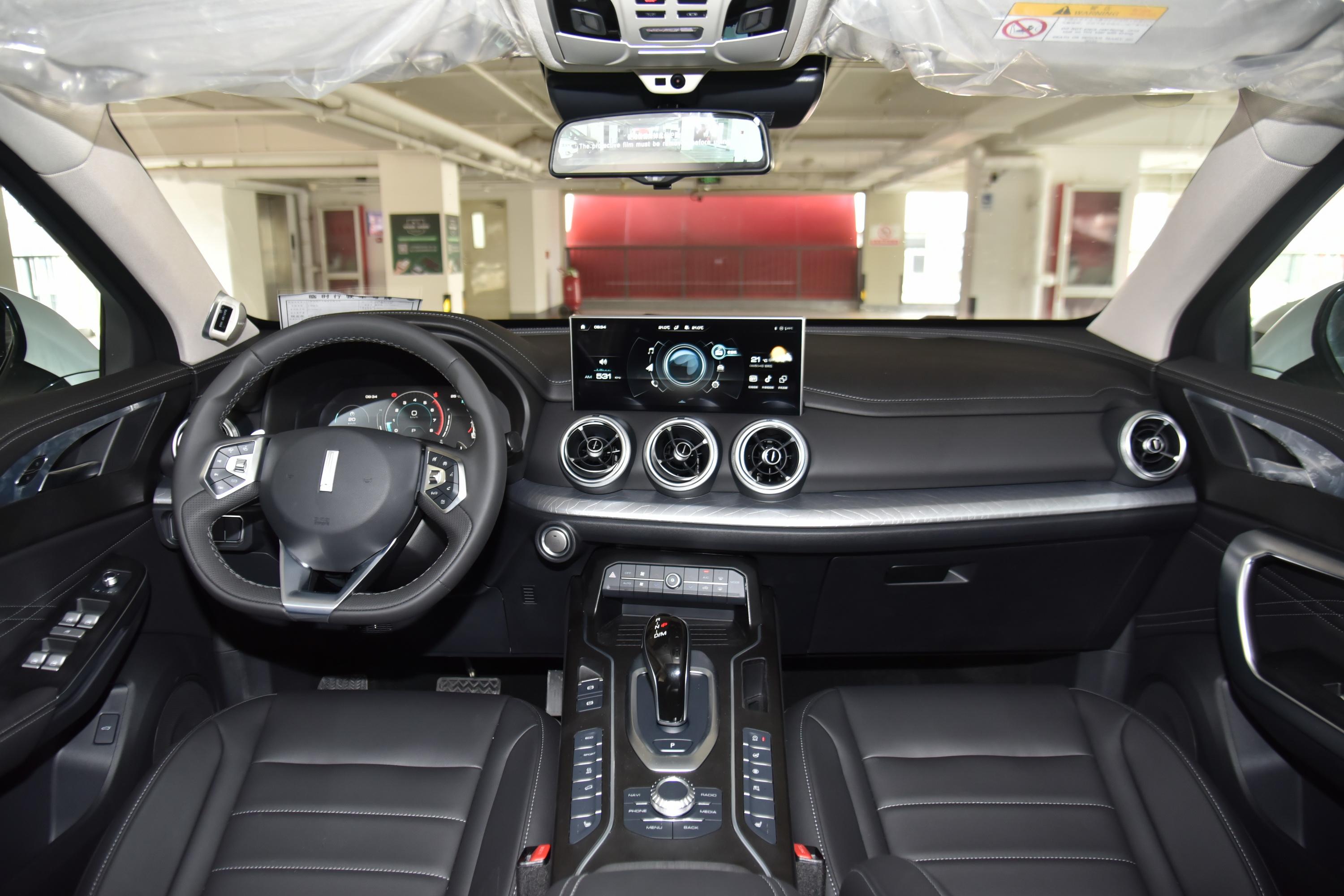 2020款vv5的内饰同样是新车升级的重点,其车门内护板及中控台部分细节