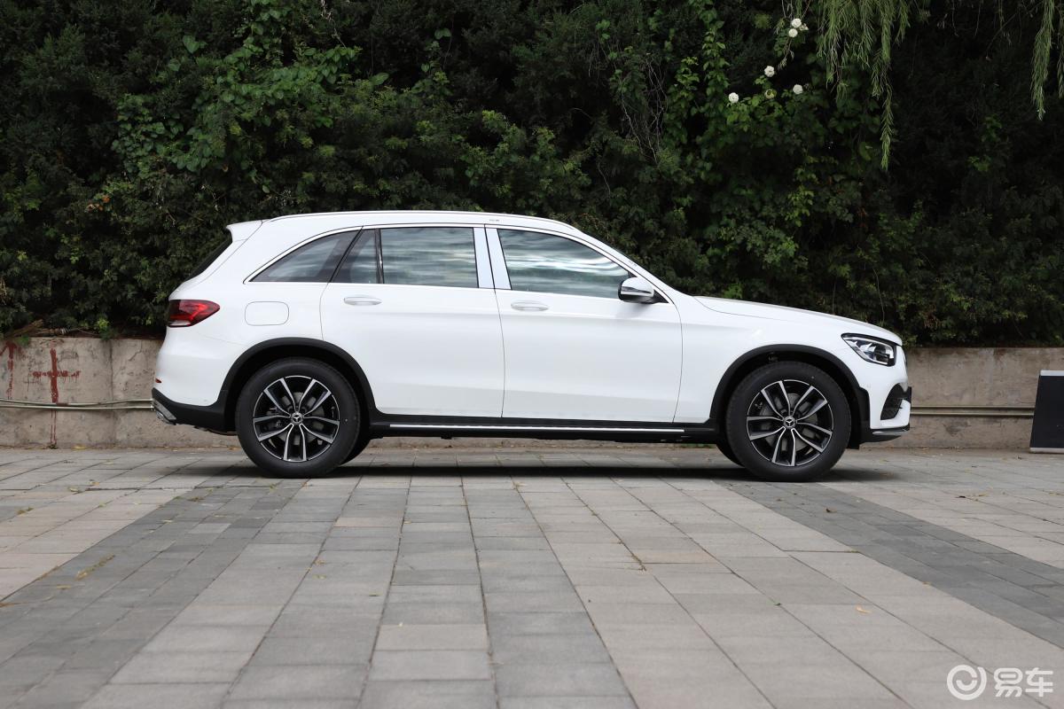 【奔驰glc2021款glc 300 l 4matic 动感型正侧车头向右水平汽车图片