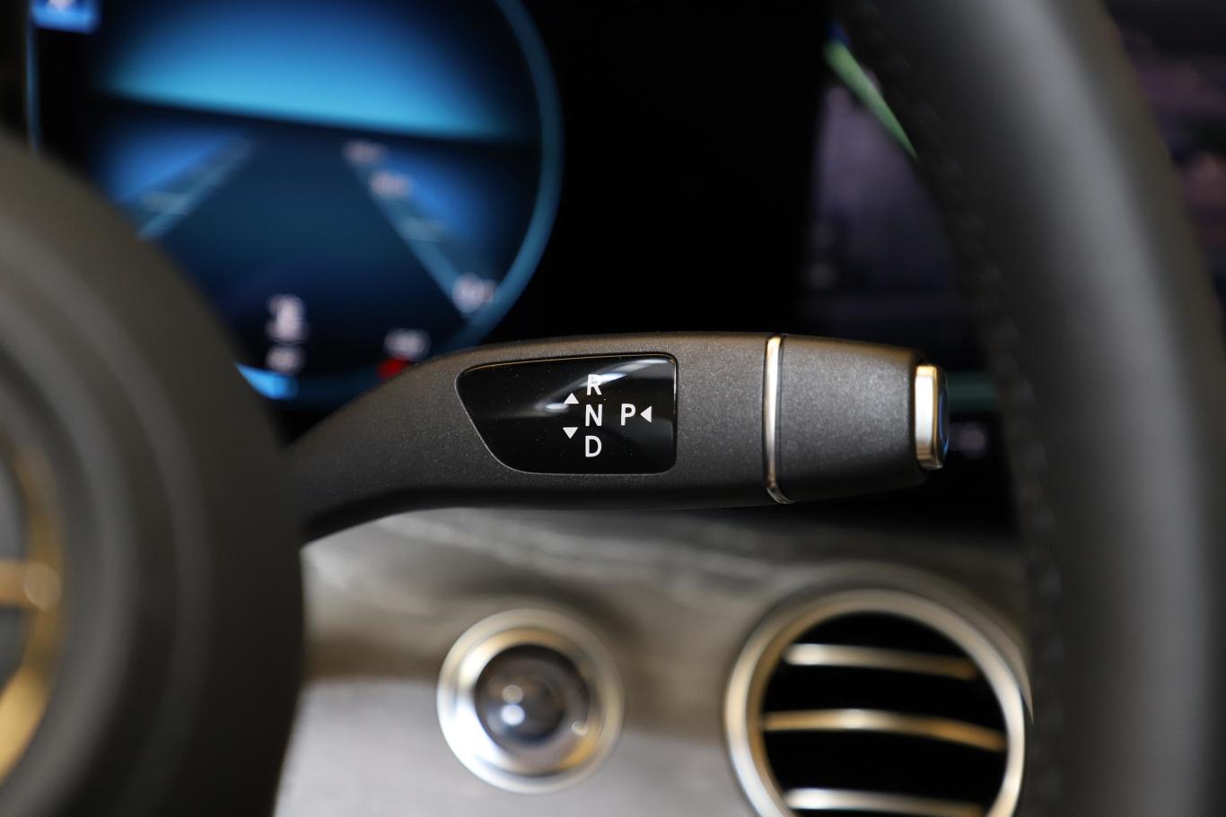 奔驰e级e 300 l 运动时尚型换挡杆