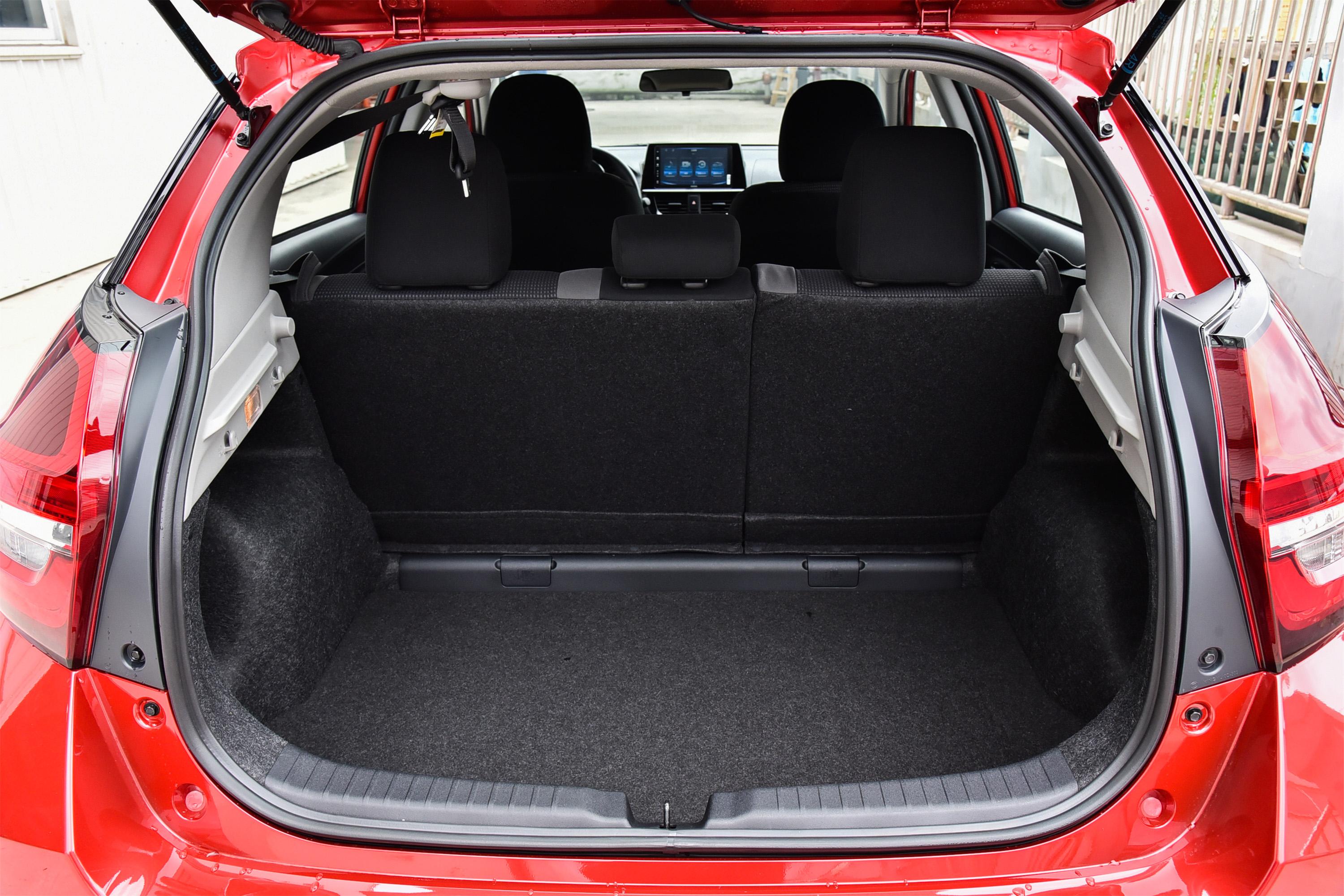 威驰fs后排空间不错,满足日常出行需求没问题.