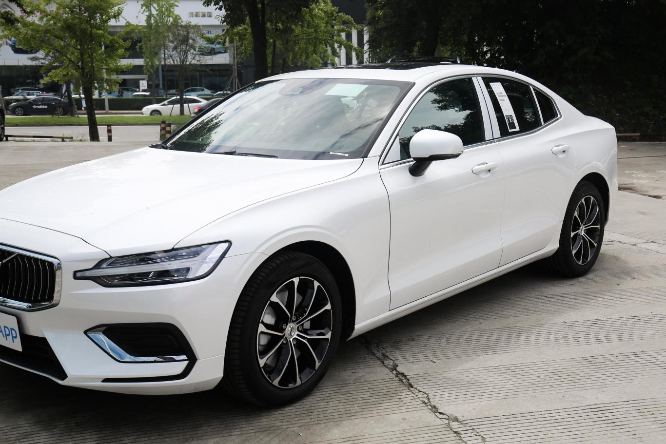 沃尔沃s60t4 智逸豪华版外观