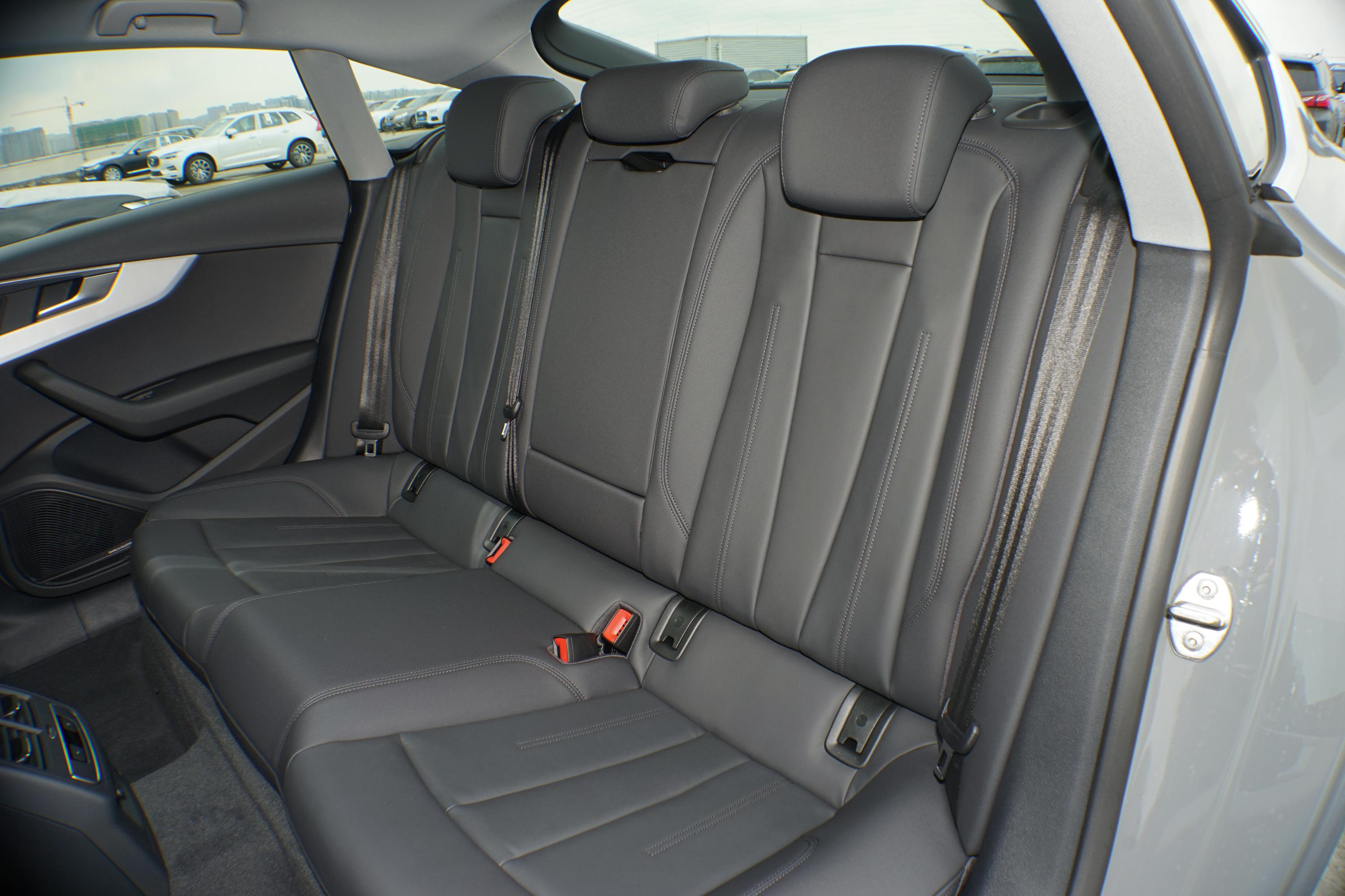 奥迪a5内饰_空间_双离合