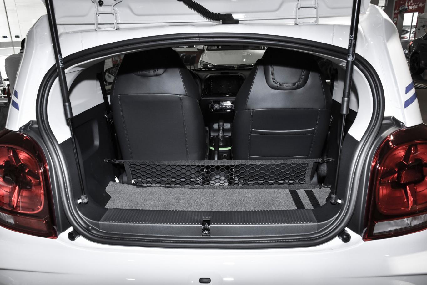 科莱威clever302km 全能版后备厢空间特写