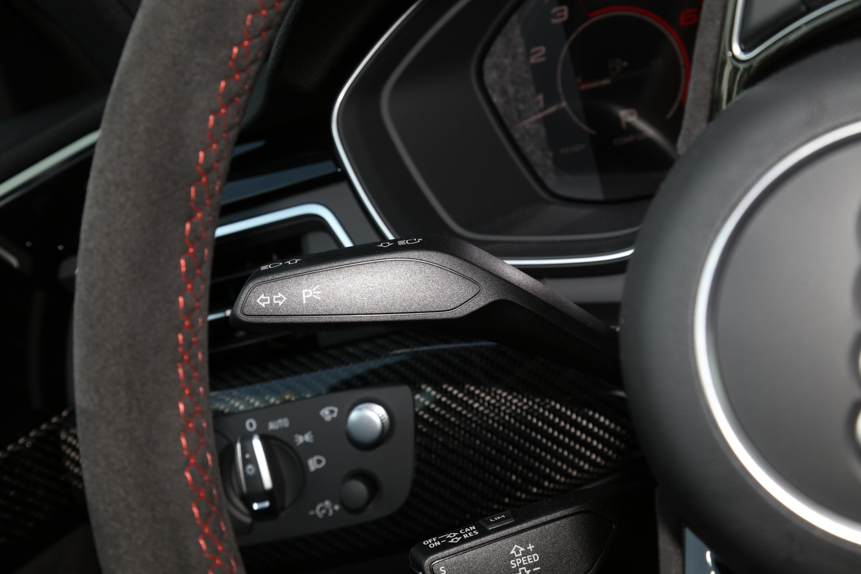 奥迪rs 4车尾_方向盘_气囊