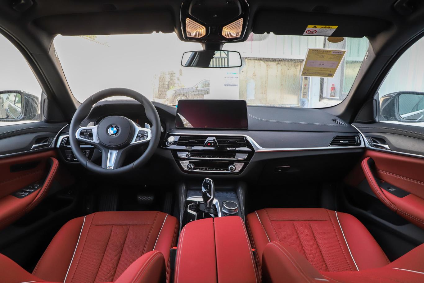 【宝马5系530li Xdrive M运动套装内饰全景正拍图片 汽车图片大全】 易车 