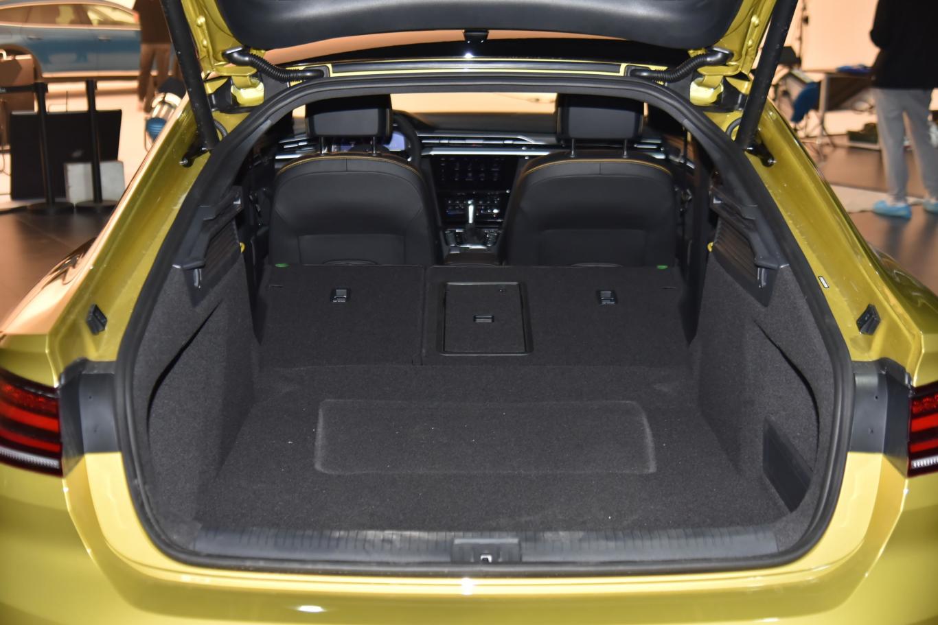 一汽-大众cc380tsi 耀目版两排全部放倒