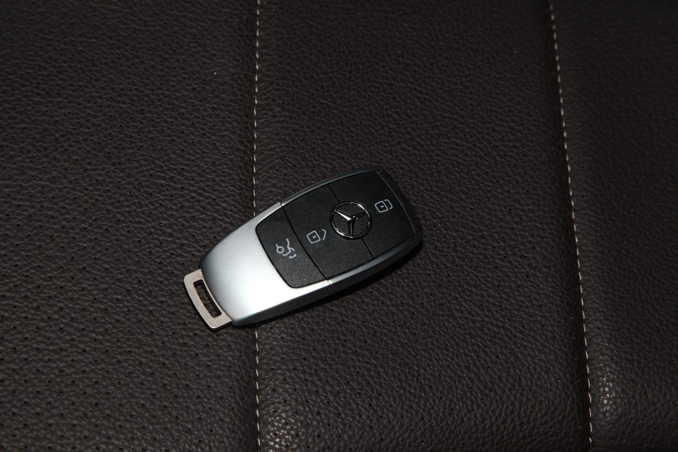 奔驰glcglc 300 l 4matic 豪华型特别版钥匙正面