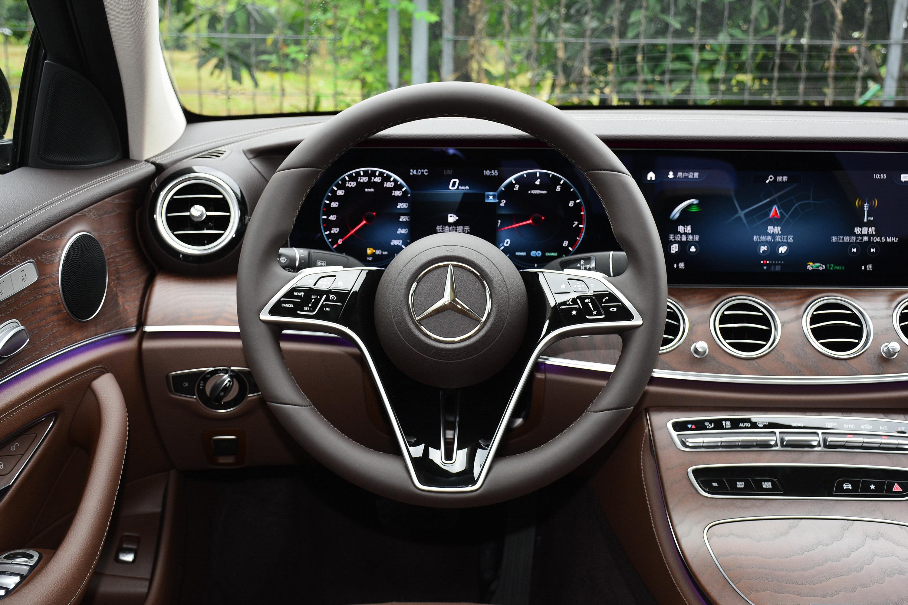 奔驰e级前脸_方向盘_气囊