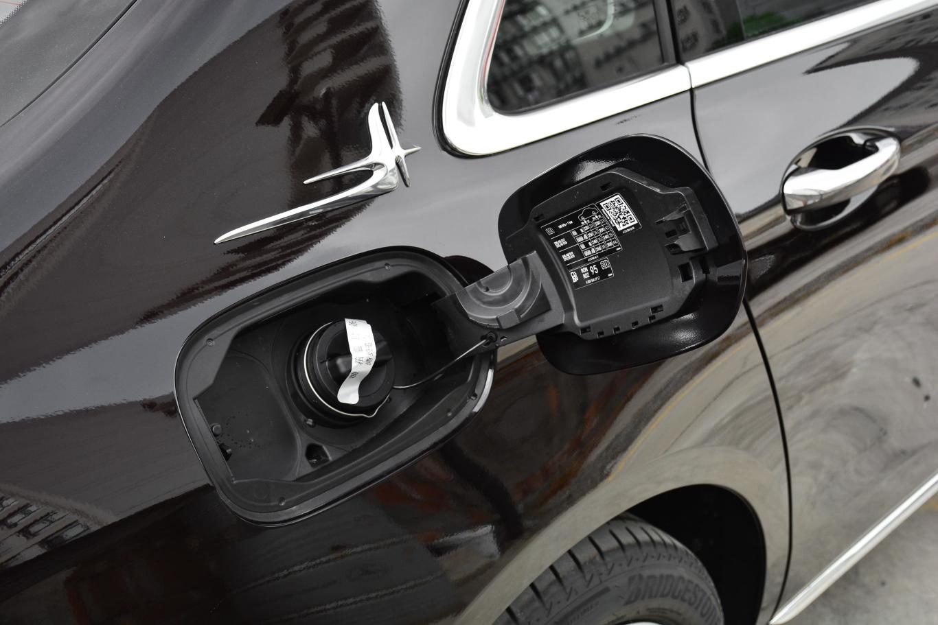 奔驰e级e 260 l 4matic油箱盖