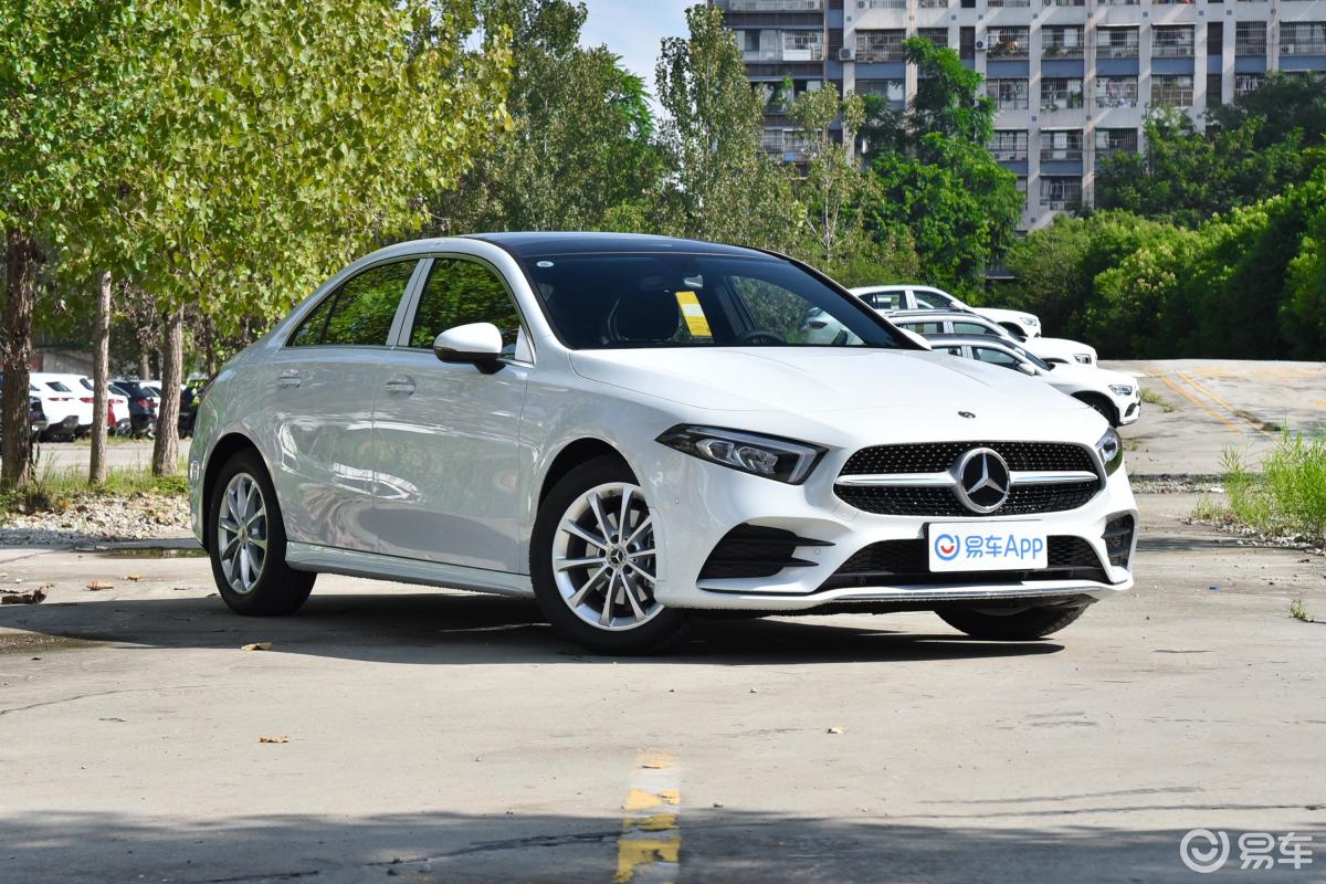 【奔驰a级2021款a 200 l 运动轿车时尚型侧前45度车头向右水平汽车
